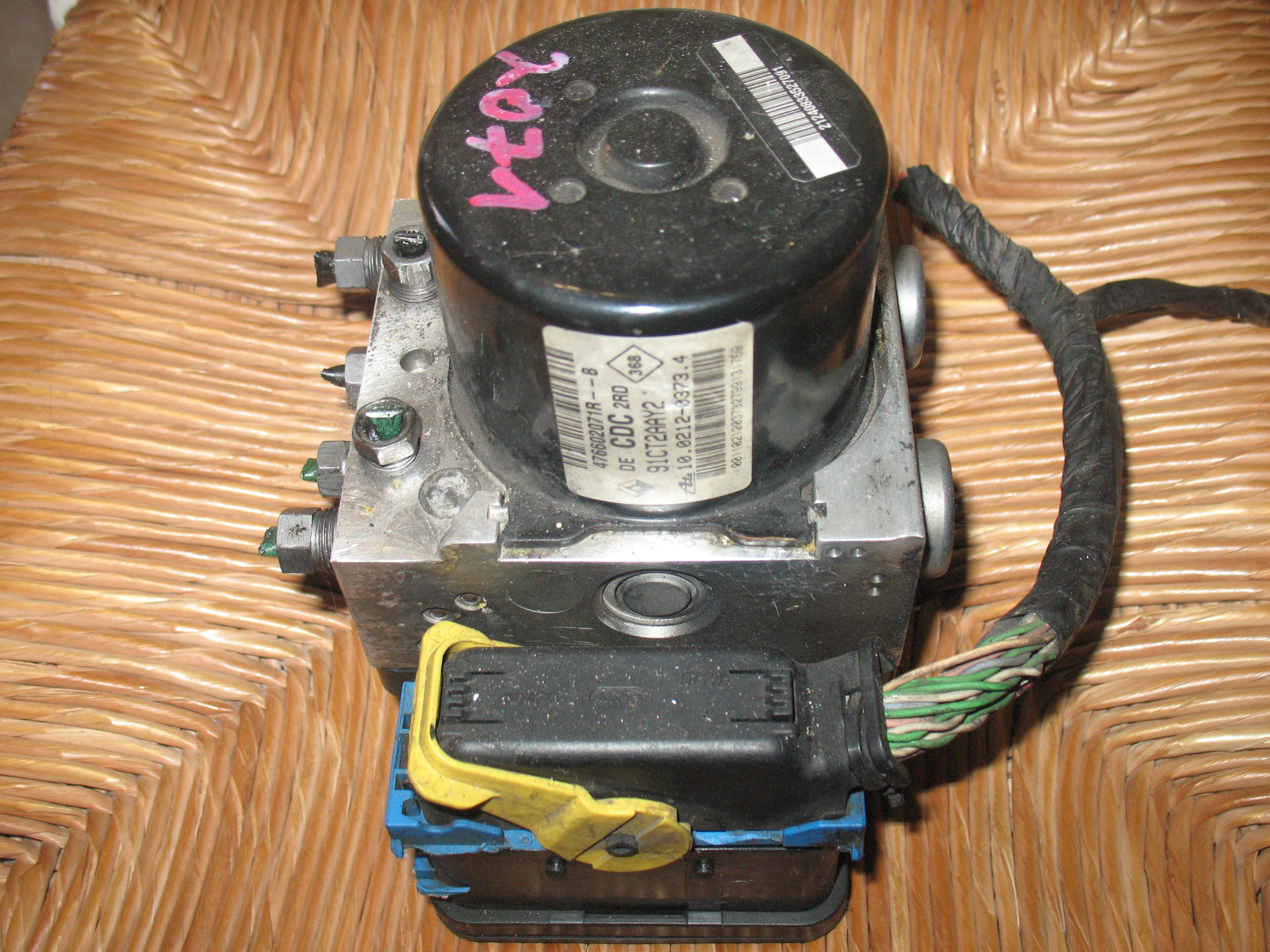Pompa ABS Renault 476602071R 91CT2AAY2 Ate 10.0212-0373.4. Centralina CDC/ESP 28.5610-7802.3. Ate 10096114433 10061930571