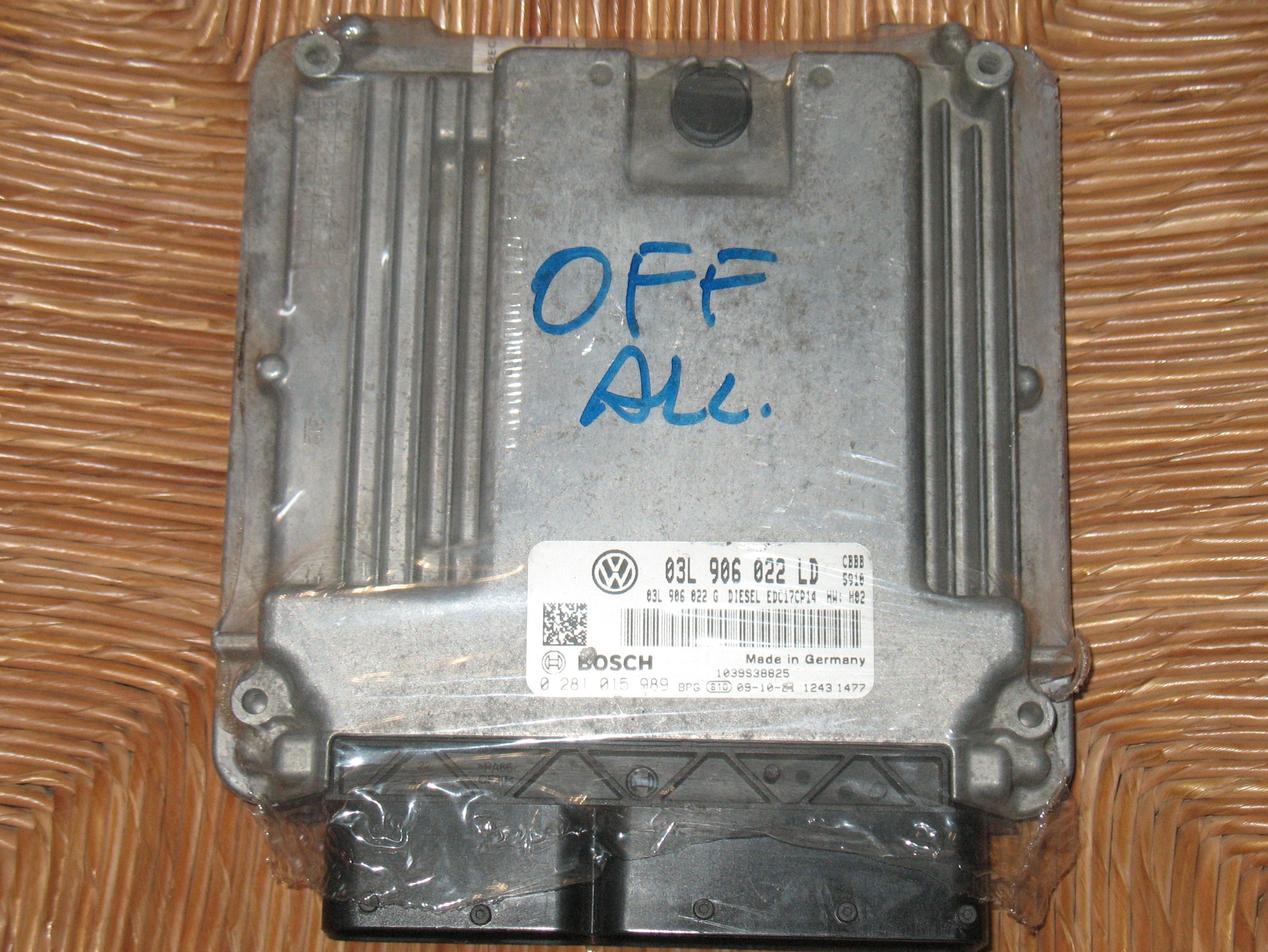 ECU CENTRALINA VW VOLKSWAGEN SCIROCCO 2.0 DTI BOSCH 0281015989 03L906022LD 03L906022 EDC17CP14-3.4