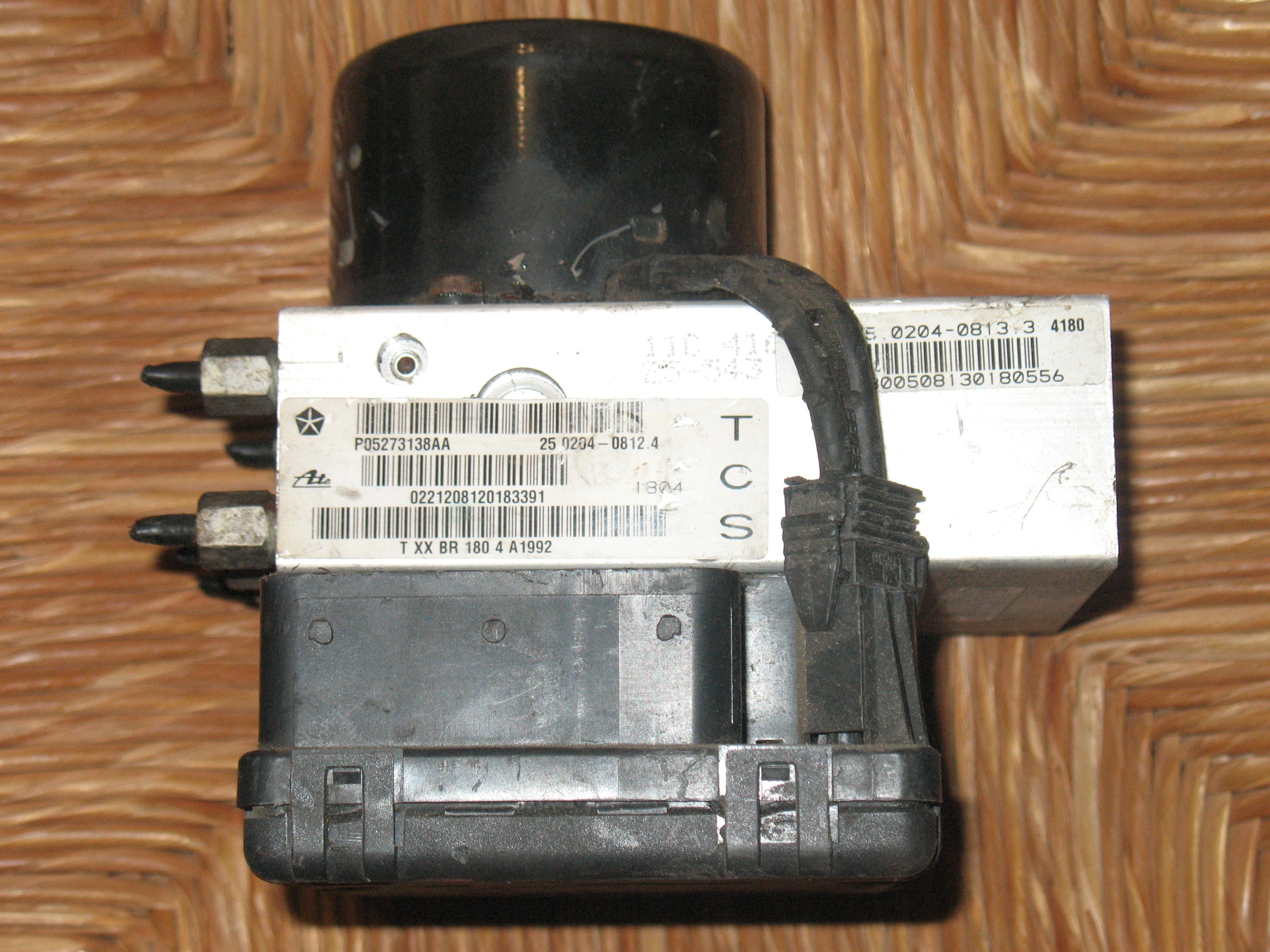 Centralina Pompa Abs per CHRYSLER Pt Cruiser 2.2 CRD LIMITED BER. 5P/D/2148CC P05273138AA 05033150aa