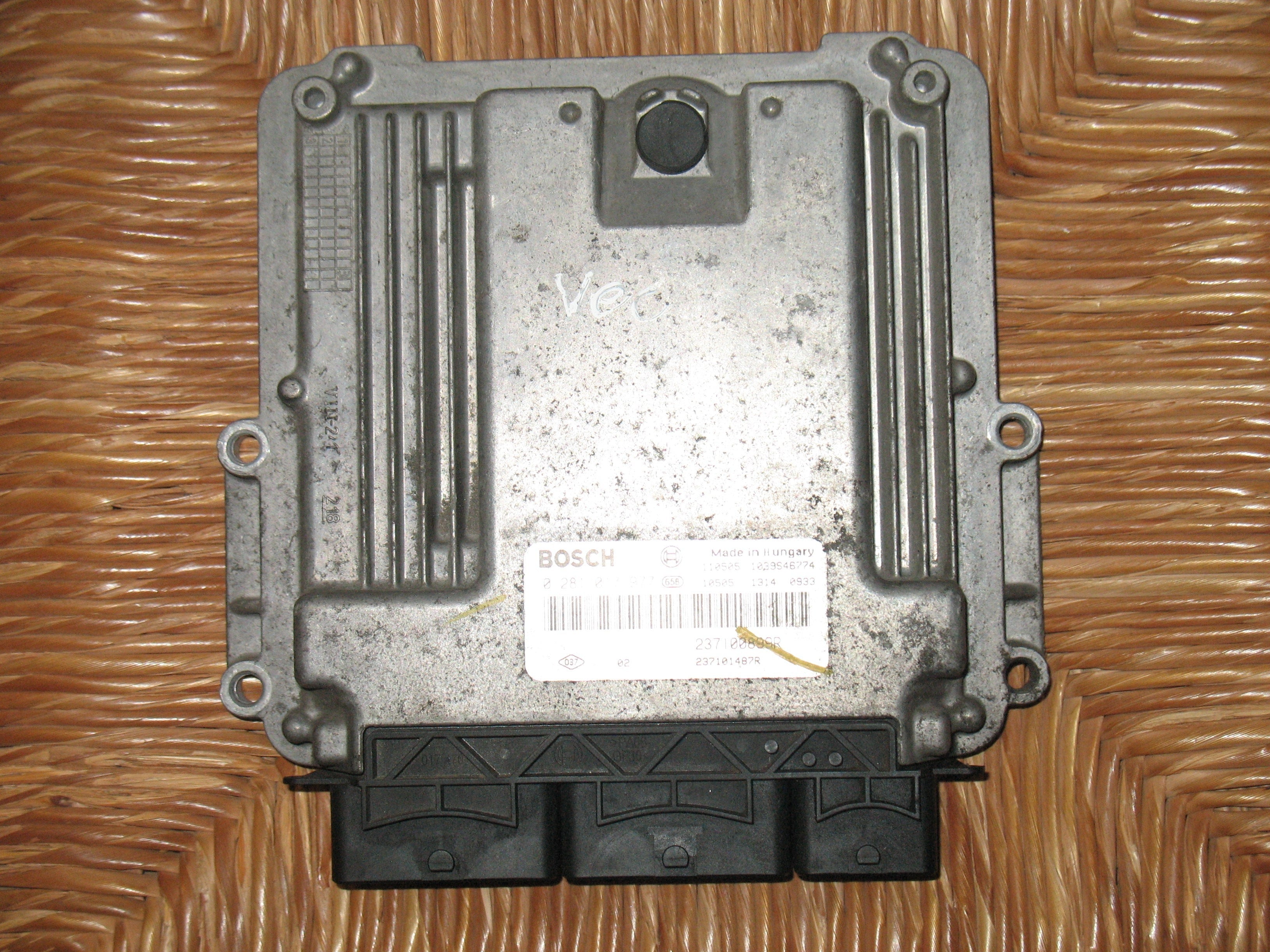 ECU RENAULT 2.3 DCI BOSCH 0281017977 237100899R 237101487R EDC 17C11-3.4