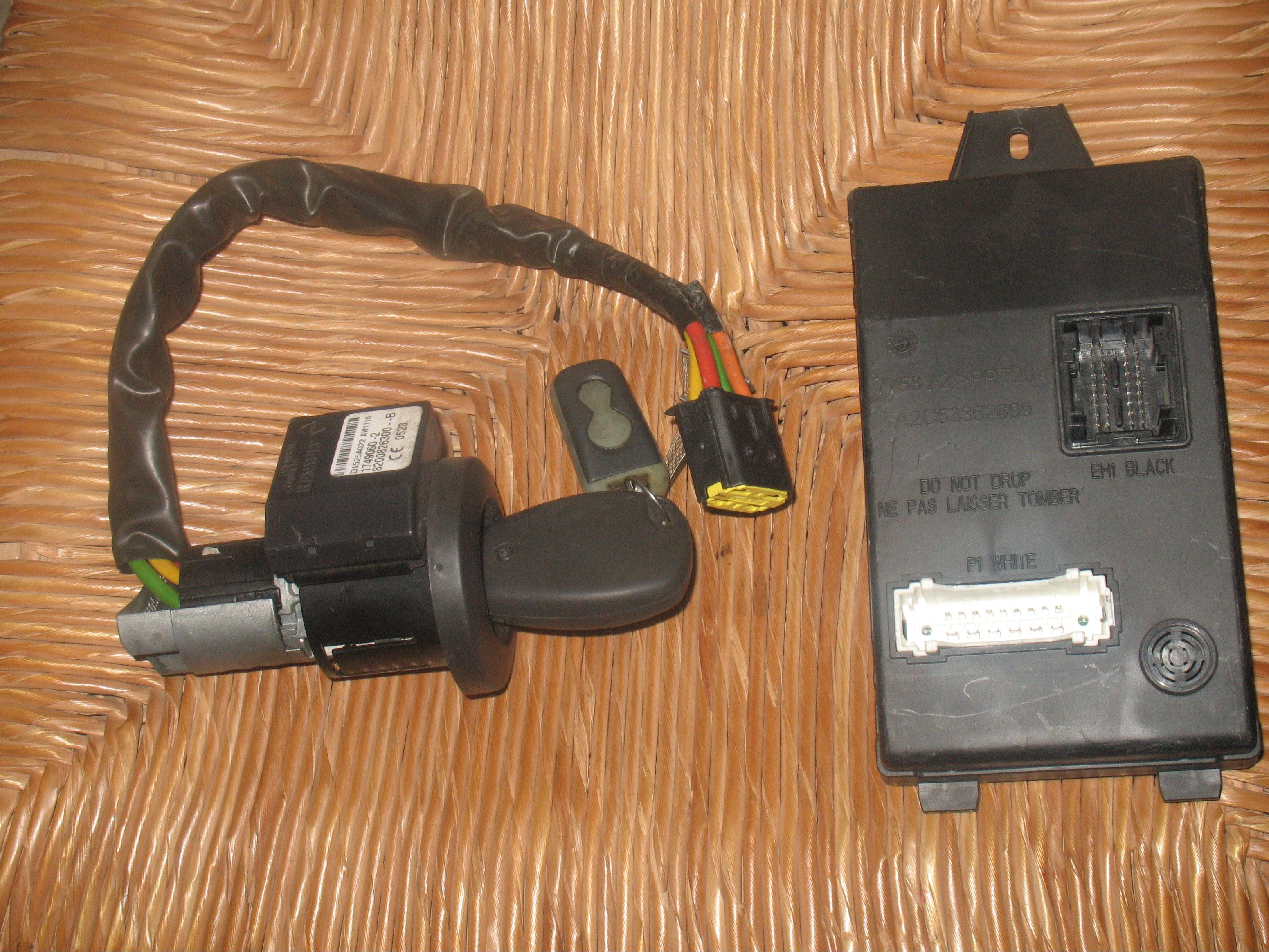 KIT Ecu centralina dacia duster sid306 s180095105a 237101496r con blocchetto chiave + body
