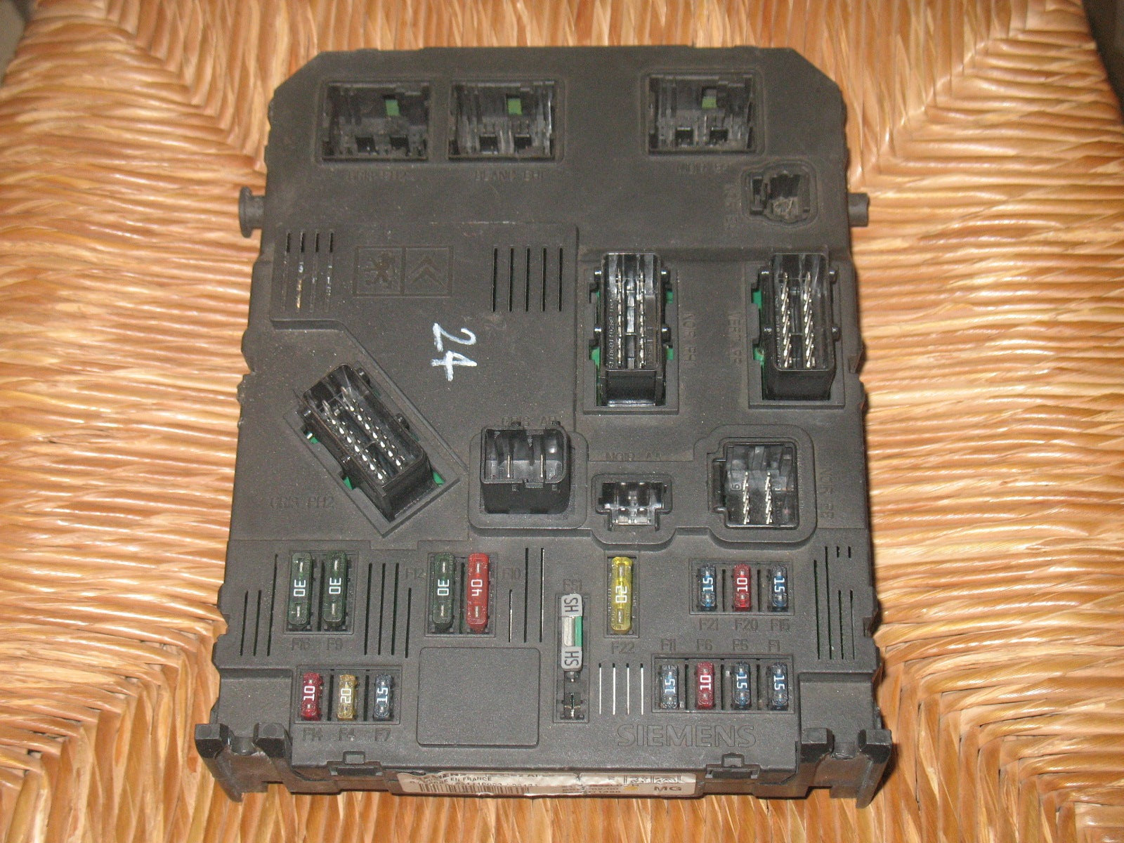 SCATOLA PORTAFUSIBILI BODY BSI CITROEN 1.4 HDI SIEMENS S118085200H 9649811480