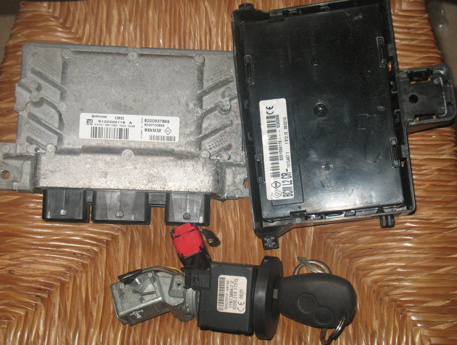 8200937869 KIT RENAULT CLIO 1.2 G 5M 5P 55KW (2010) 8200700695 s120200116a sim32 BCM L2 CR 8201054119