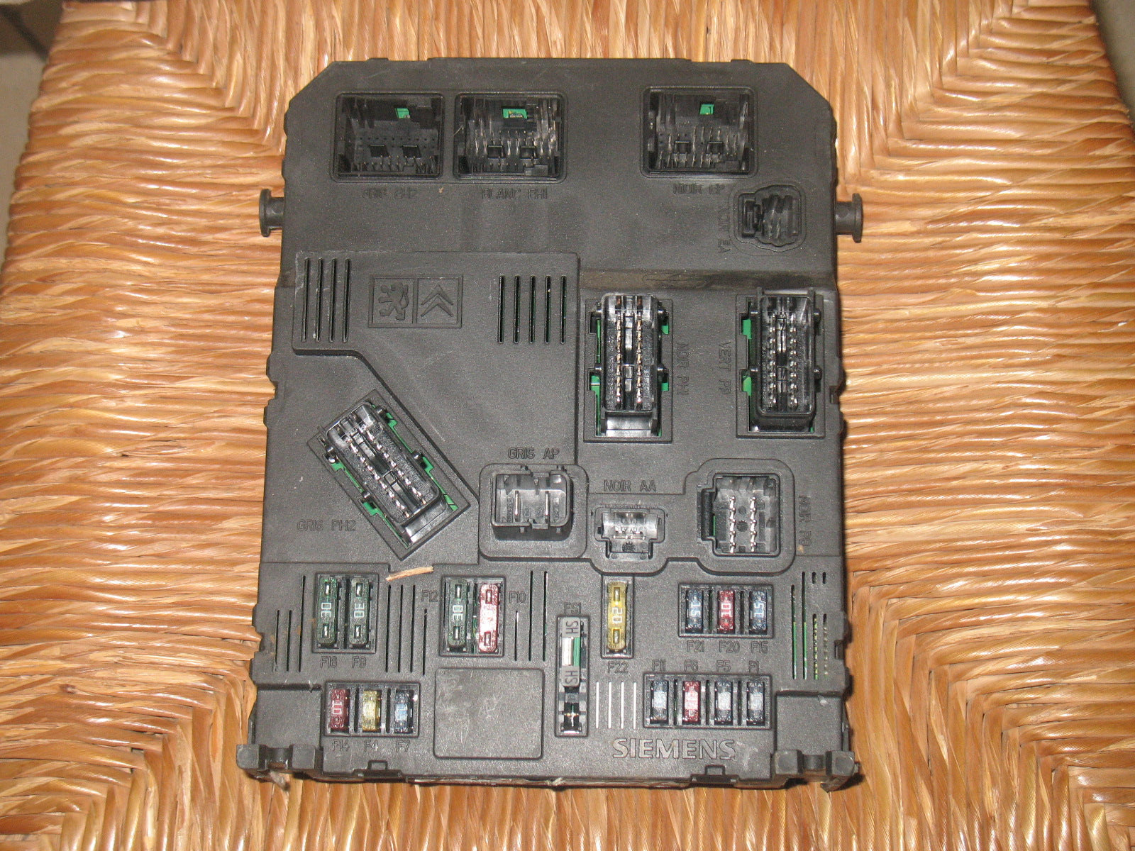 ECU Siemens BSI E03-00 Citroën Peugeot 9652474880 S118085120 BSI 2004 H04-01 9663510480 6580KH