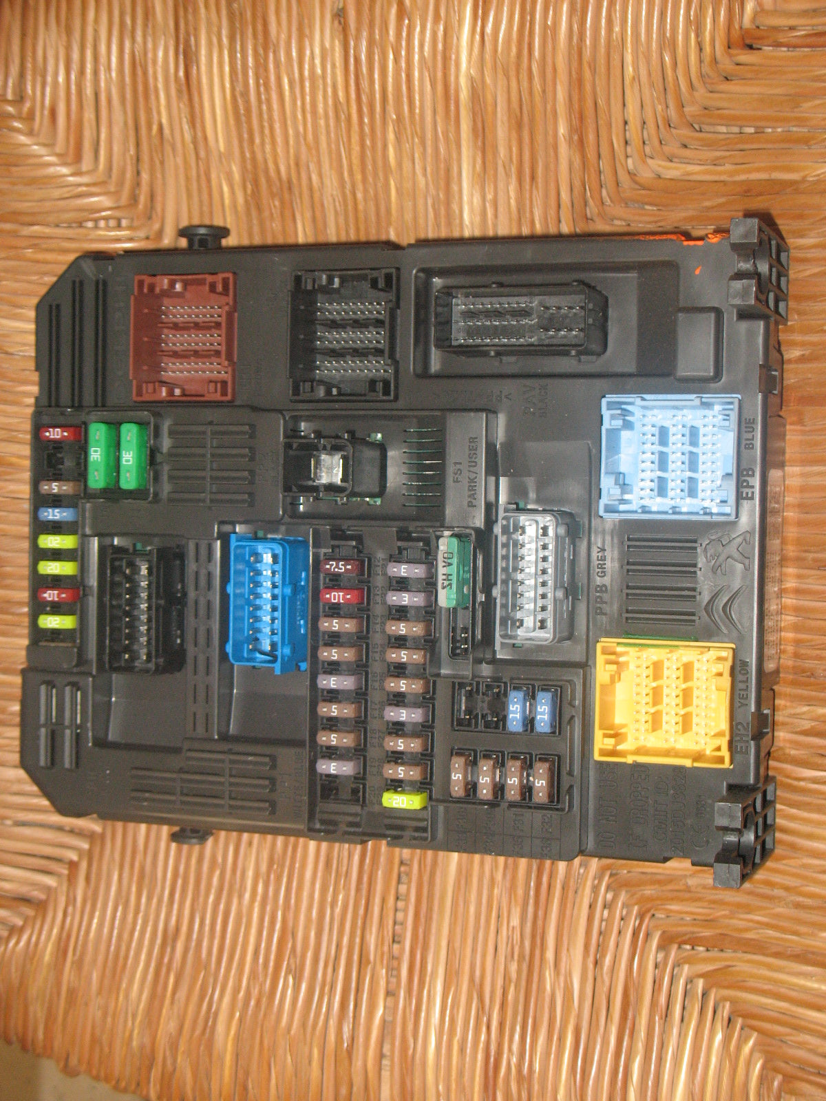 Centralina modulo BSI PEUGEOT CITROEN 9819851280-01 28550129 BSI-EL3-CEM00