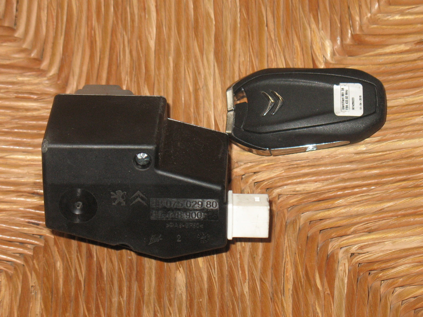 CENTRALINA IMMOBILIZER 846797 PER CITROEN C4 GRAND PICASSO 9807502980 con chiave