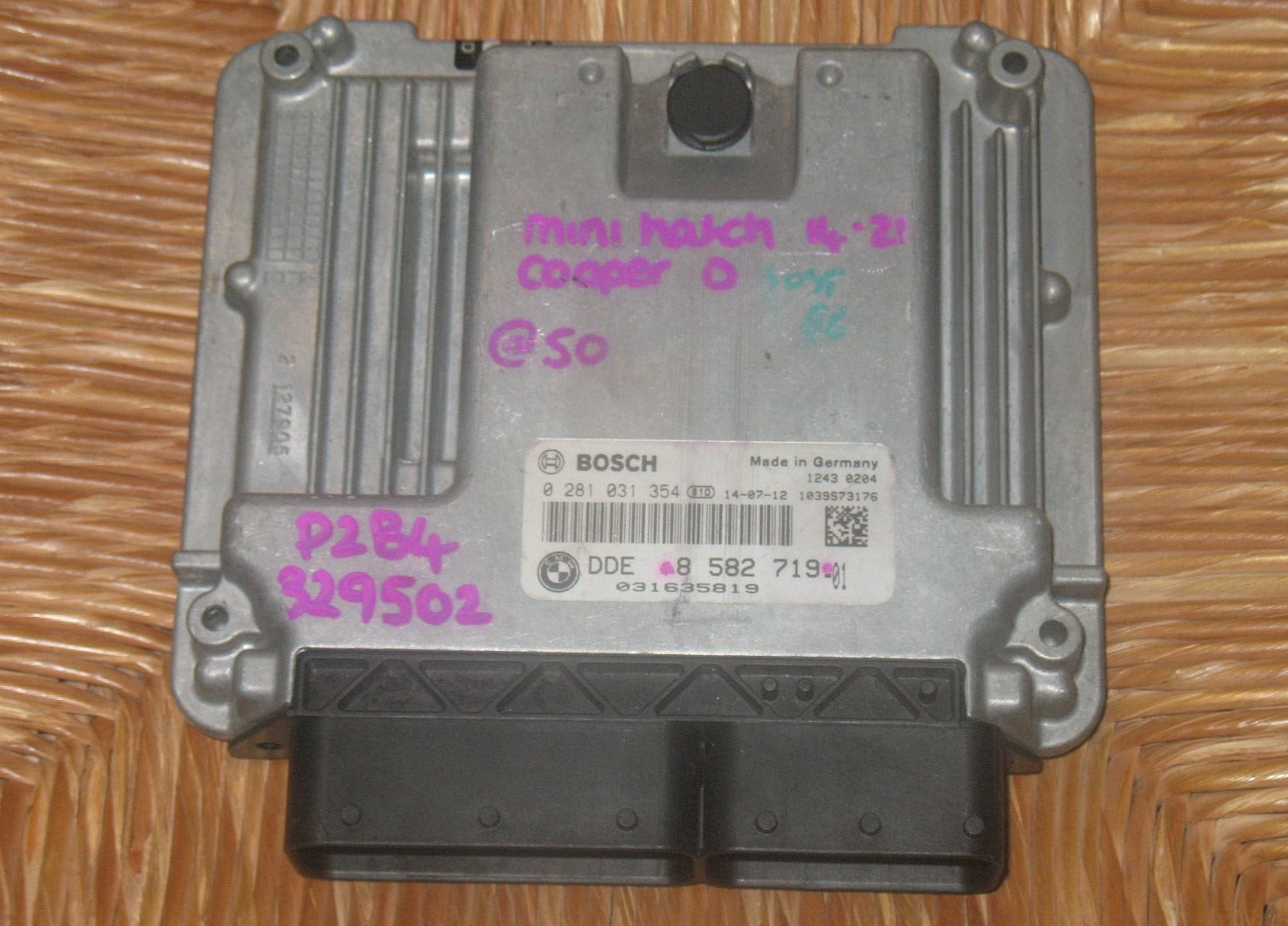 Centralina motore Bosch BMW F11 520D 0281031354 0 281 031 354 DDE8582719 DDE 200 EDC17C50-6.58