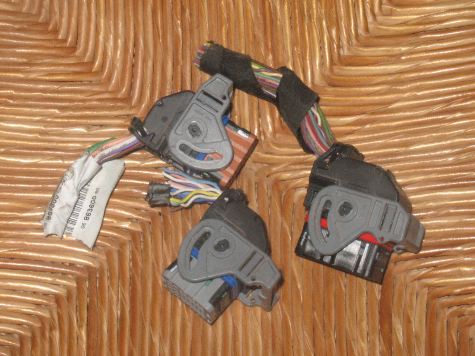 Spinotti PSA CITROEN PEUGEOT 9686360080 6585P9 ECU BSI Valeo BOITE M1 9642409680 73006012