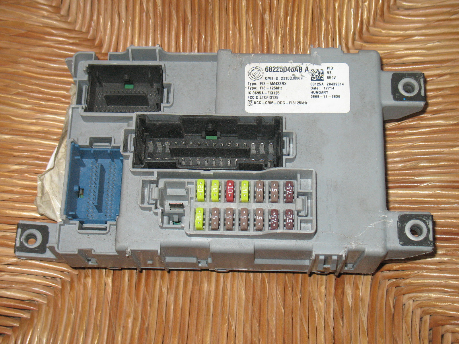 Fiat ABART 1.4 Turbo OEM 2015 500-body Control Module BCM  68225040ab 28439814