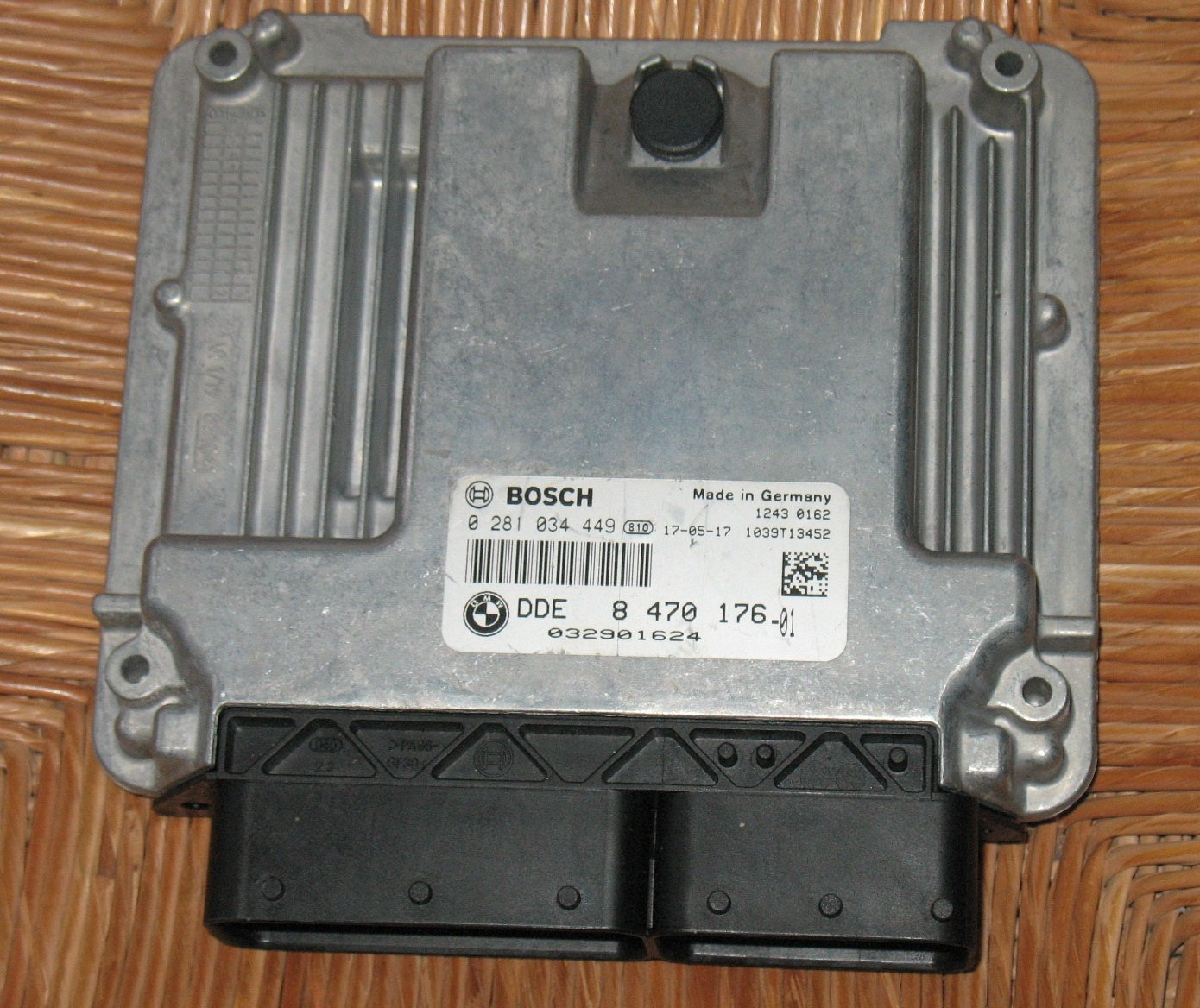 ECU motore Bosch BMW 0281034449 DDE8470176 EDC 17C50-6.58