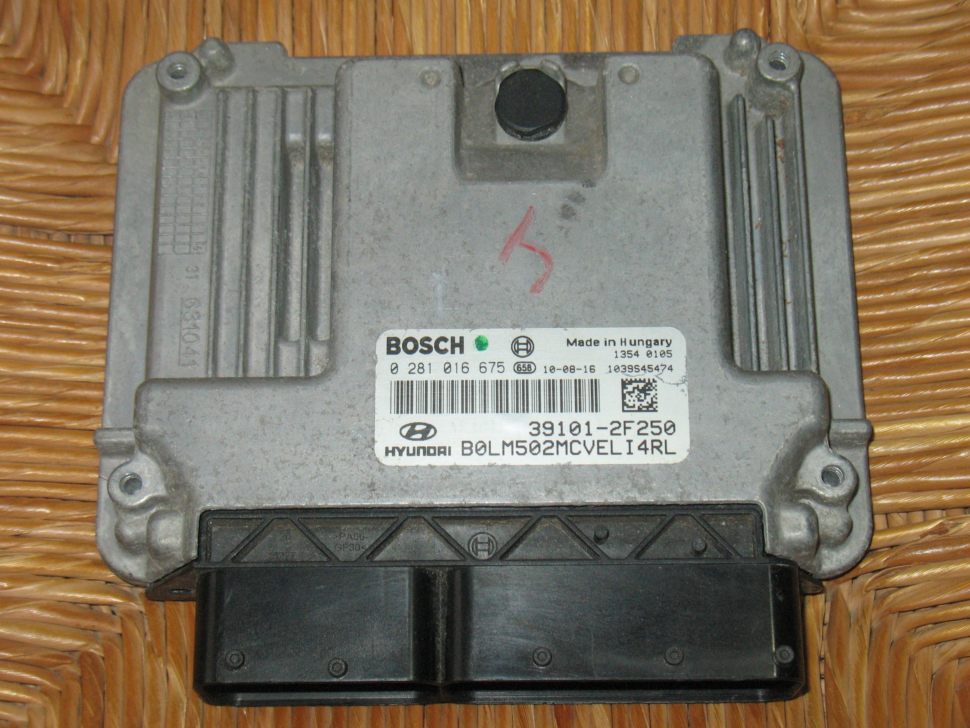 ECU CENTRALINA MOTORE Hyundai IX35 2.0CRDI 39101-2F250 0281016675 EDC17C08 1037512593