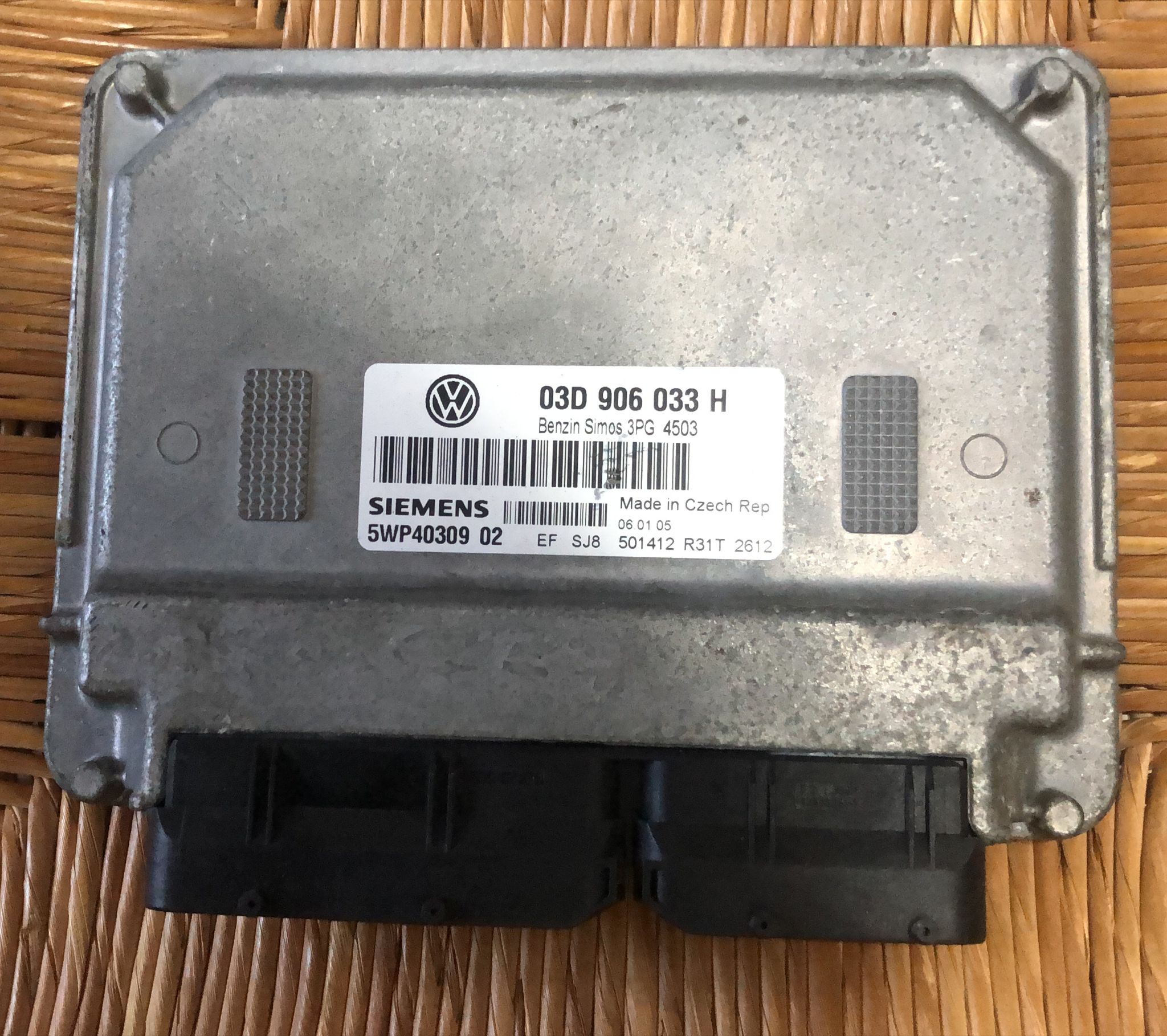 ECU VW FOX 1.2 BMD 03D906033H Simos 3PG SIEMENS 5WP44238 02