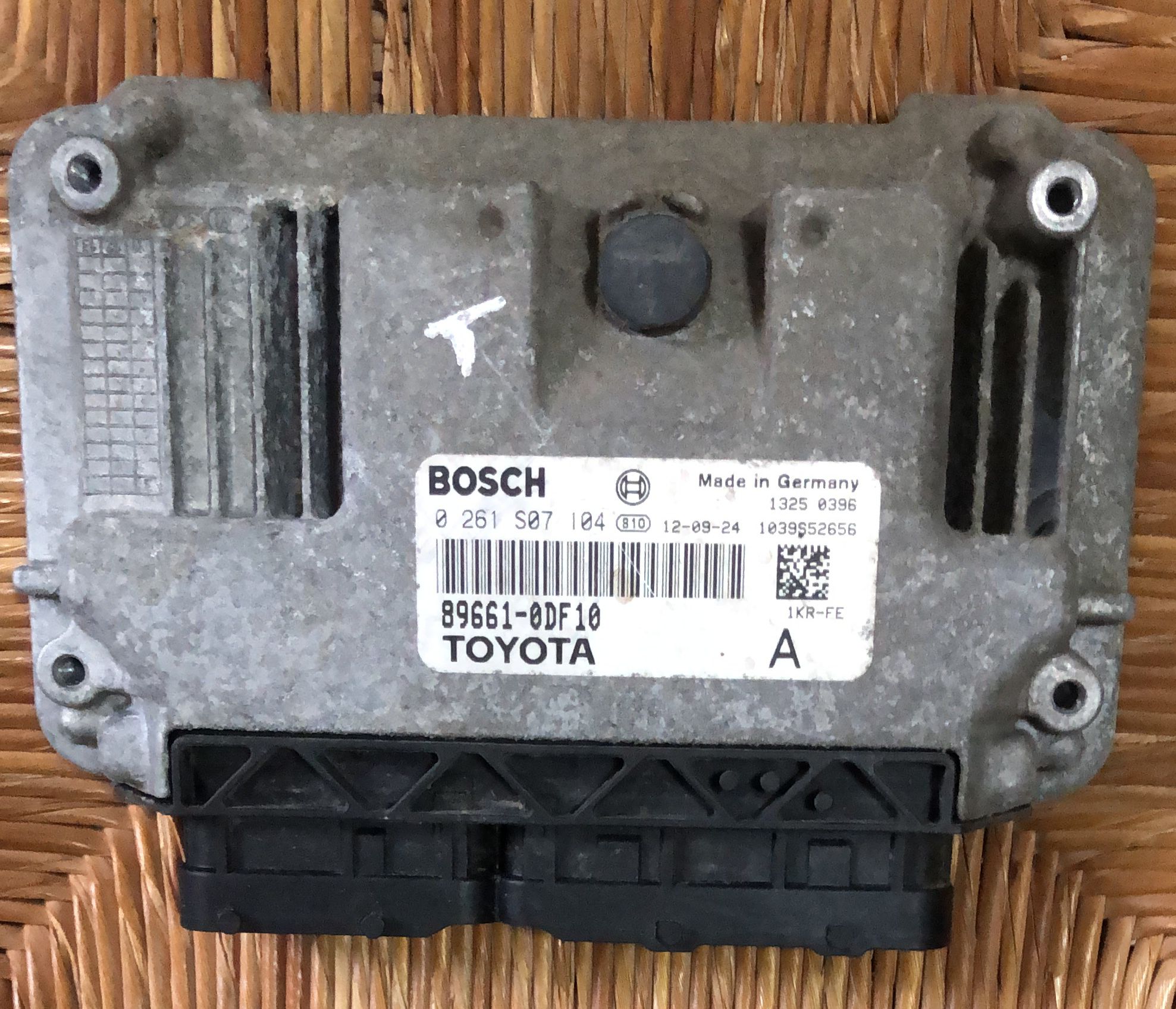 CENTRALINA MOTORE TOYOTA YARIS P13 1.0 1KR 0261S07104 BOSCH ME7.9.52 89661-0DF10