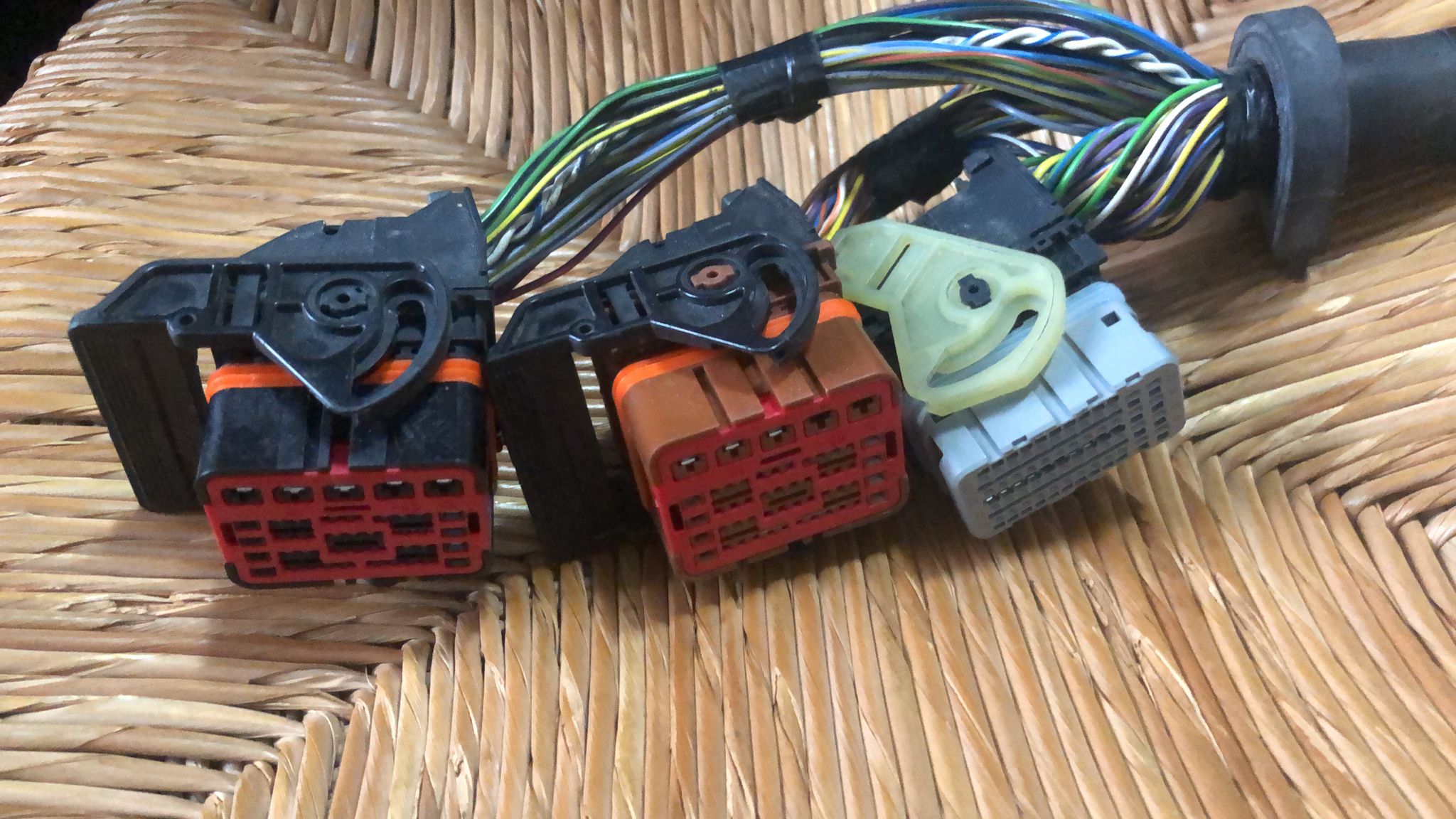 connettori ecu centralina motore 9-1719683-9 TE Connectivity Automotive Connectors 48 POS MIXED REC HSG 9-2208801-9 9-2208805-9