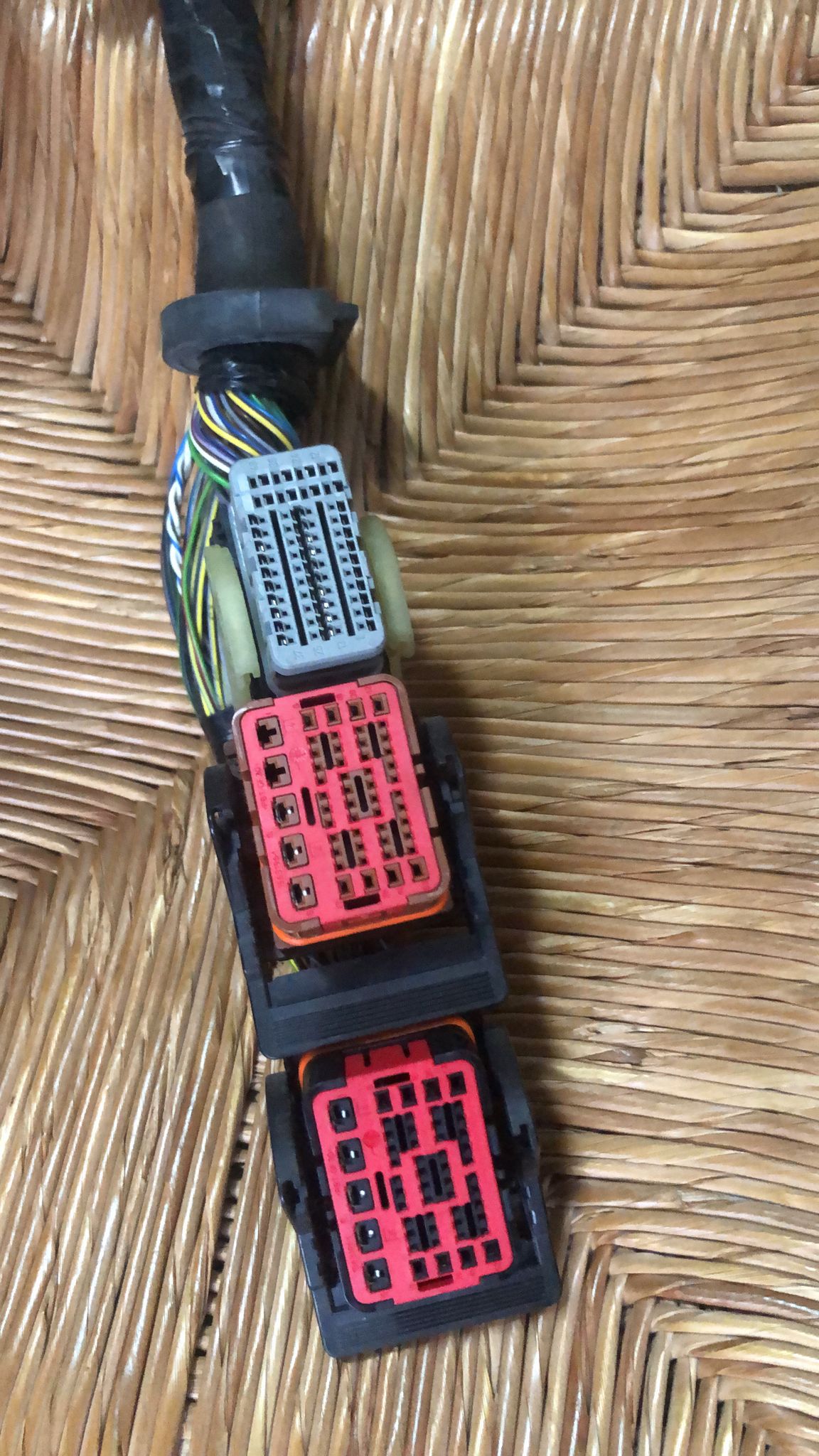 connettori ecu centralina motore 9-1719683-9 TE Connectivity Automotive Connectors 48 POS MIXED REC HSG 9-2208801-9 9-2208805-9