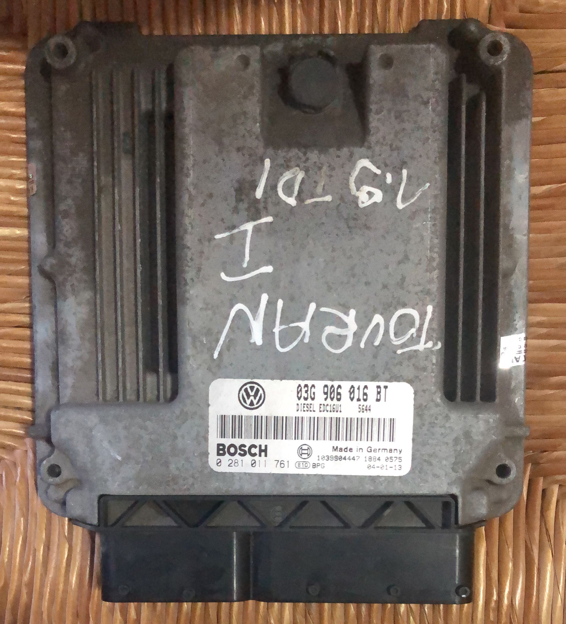 Ecu CENTRALINA VW VOLKSWAGEN TOURAN 1.9 TDI ANNO 2003 BOSCH 0281011761 03G906016BT EDC 16U1-5.41