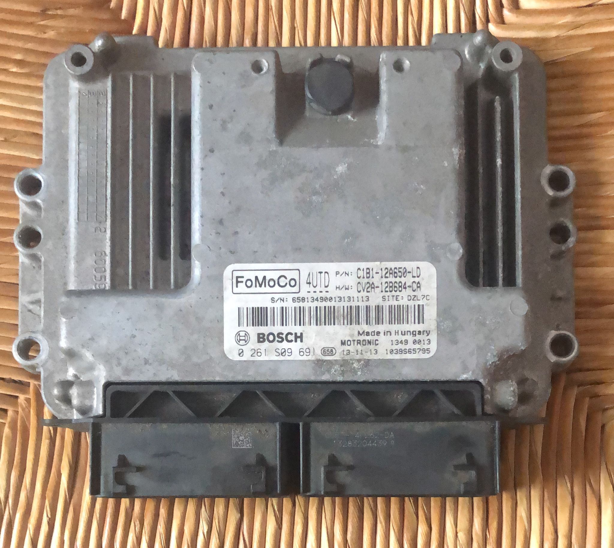 ECU Ford FIESTA VI 2010 C1B1-12A650-LD CV2A-12B684-CA 0261S09691 C1B112A650LD CV2A12B684CA MED17.0.1