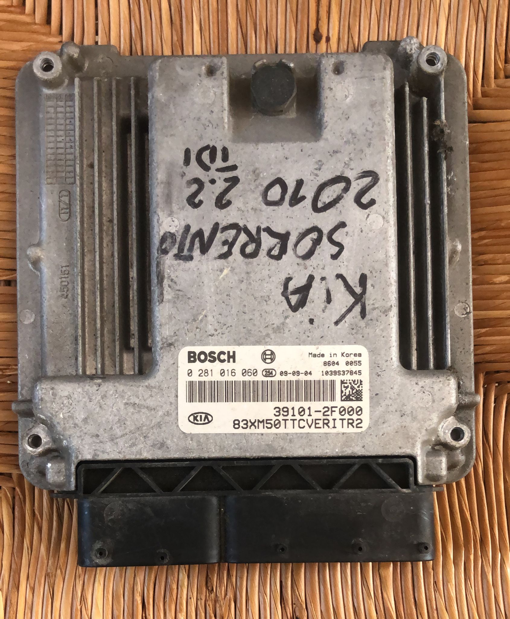 ECU CENTRALINA MOTORE Kia Sorento 2.2CRDI 39101-2F000 0281016060 EDC17CP14 1037502464