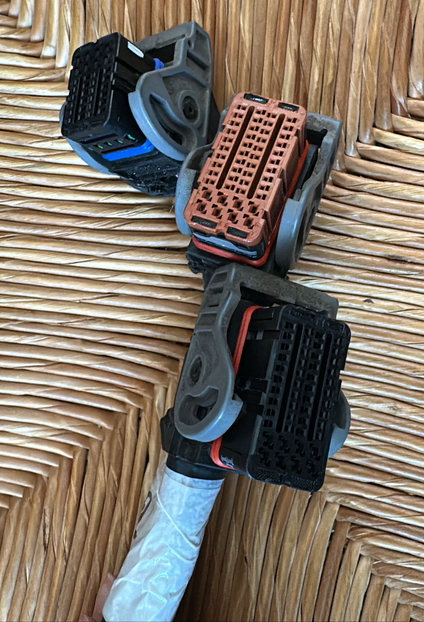 Connettori / spinotti per ecu ECU VIVARO 2.0 DCI 0281014648 BOSCH EDC16CP33-6.1