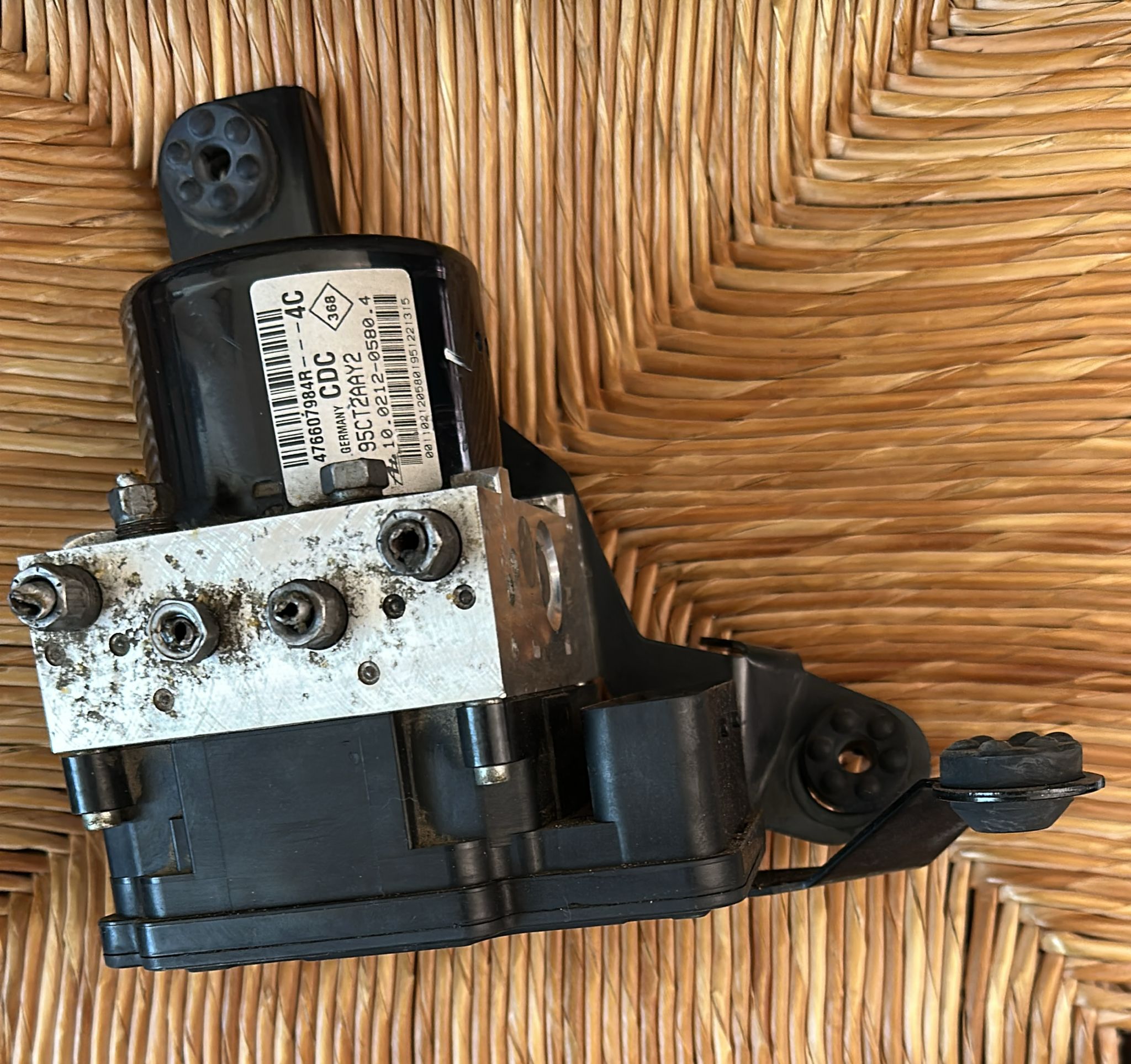 RENAULT MEGANE 1.5 DIESEL AUT 5P 81KW (2011) RICAMBIO CENTRALINA ABS AGGREGATO POMPA 27040833504413 476607984R 95CT2AAY2