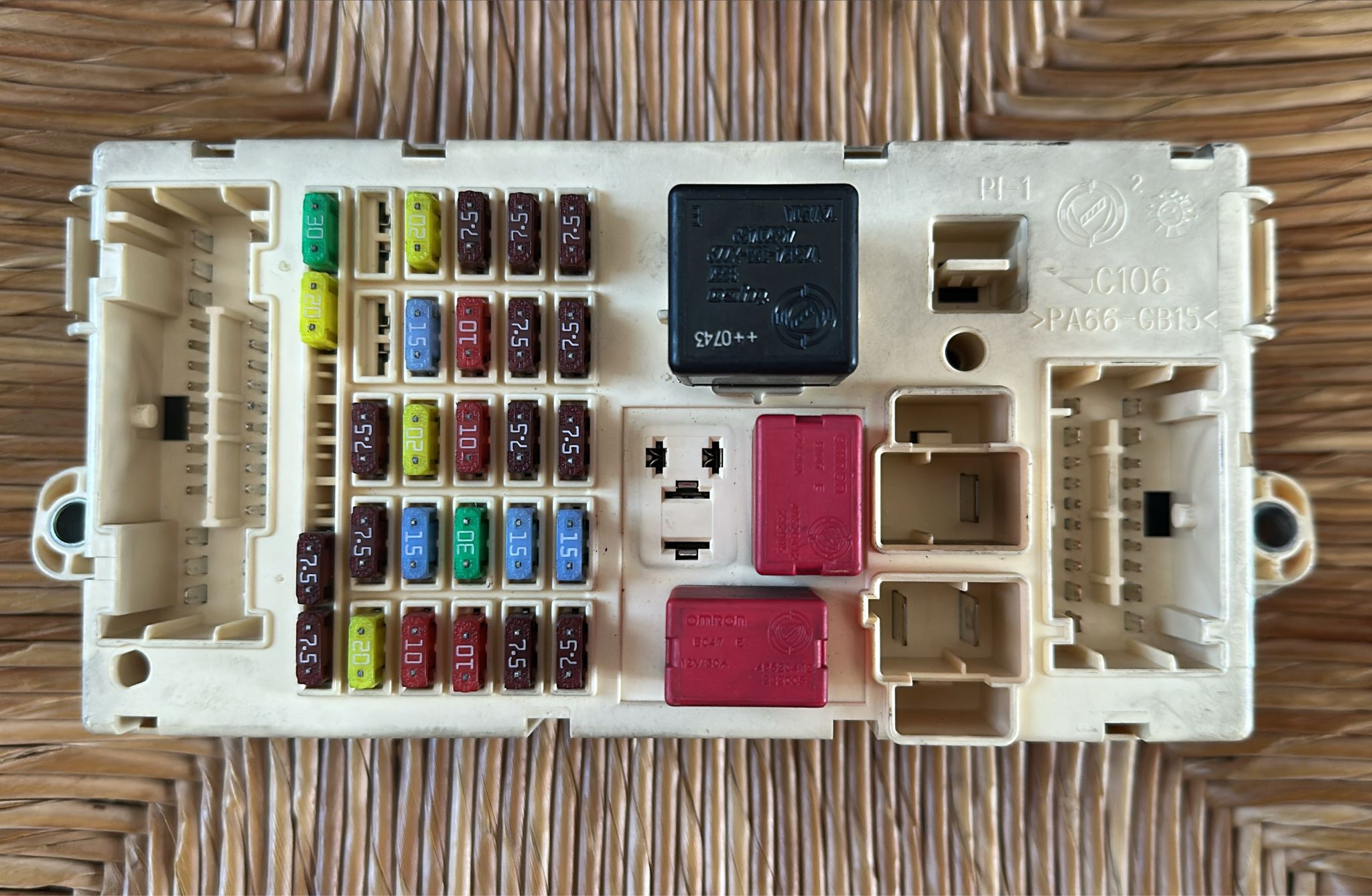 CENTRALINA PORTA FUSIBILI PEUGEOT Boxer 3° Serie 1360733080 F30DT diesel 2999