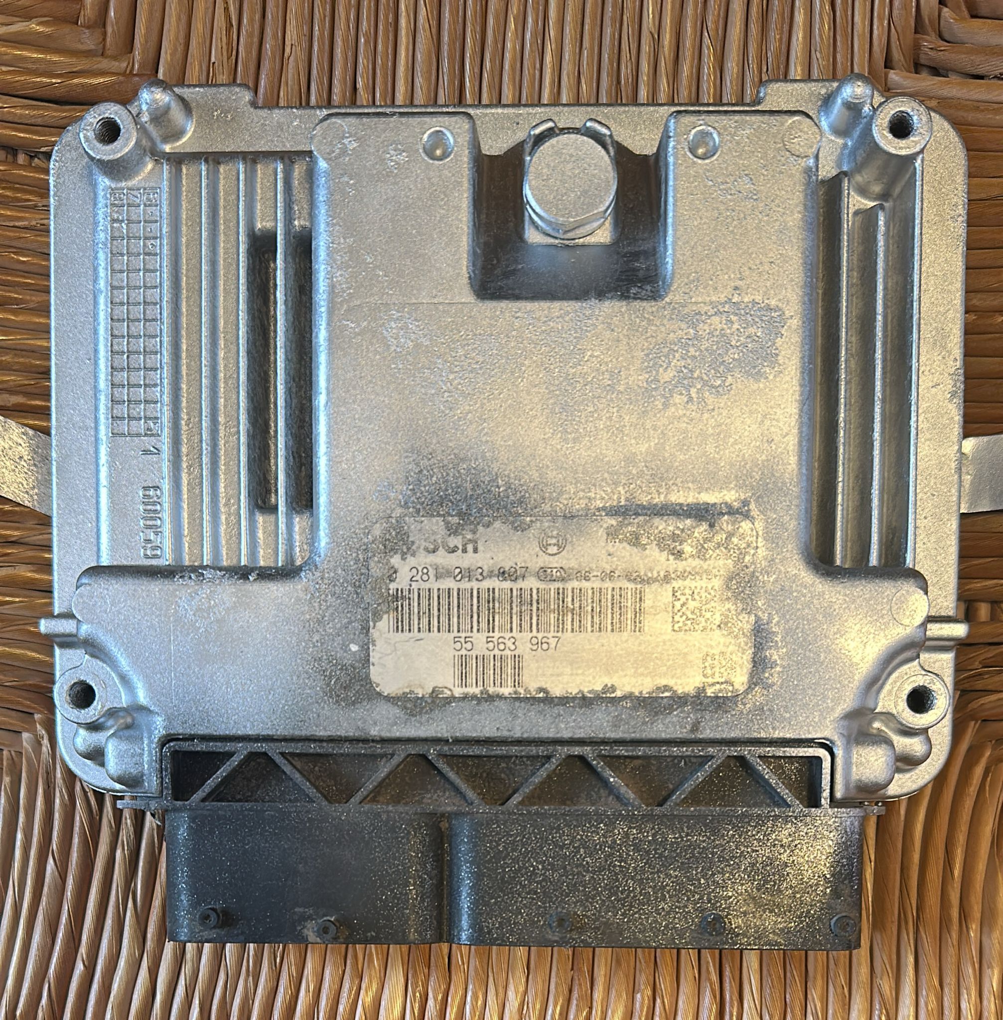 ECU SAAB 9 3 1.9 GM 55563967 BOSCH 0281013807 EDC16C9 3.81