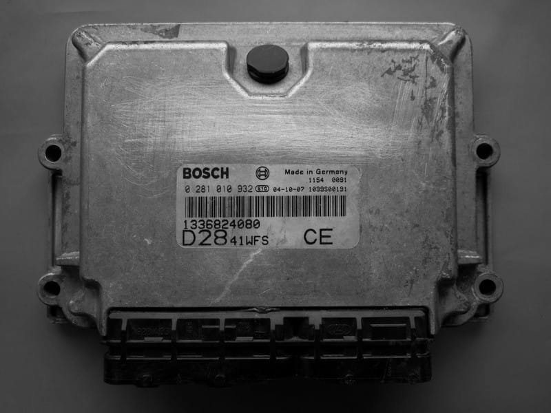 CENTRALINA MOTORE FIAT DUCATO PEUGEOT BOXER CITROEN JUMPER 2.8 JTD ANNO 2002 BOSCH 0281010932 EDC 15C7-2.22