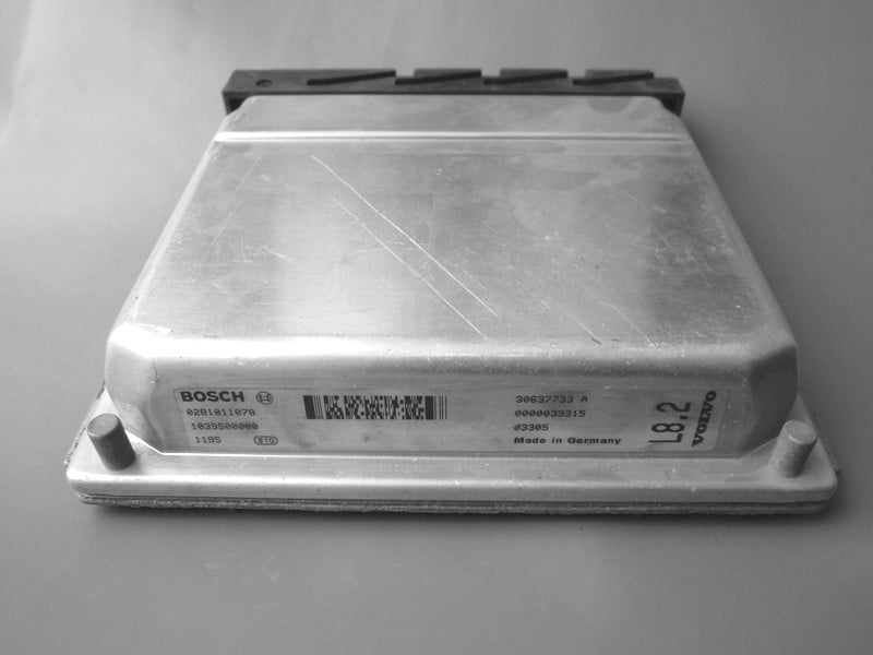ECU CENTRALINA VOLVO S60 2.4 D5 0281011078 30637733A L8.2 EDC 15C11-4.2