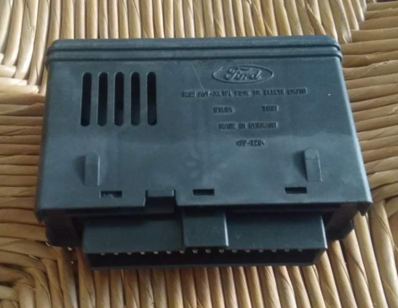 Centralina rele 98ag14k150af ford focus 98AG14K150AF FORD FOCUS: FORD Model: FOCUS ZETEC Diesel 1.8 98AG14K150AF 98AG 14K150 AF