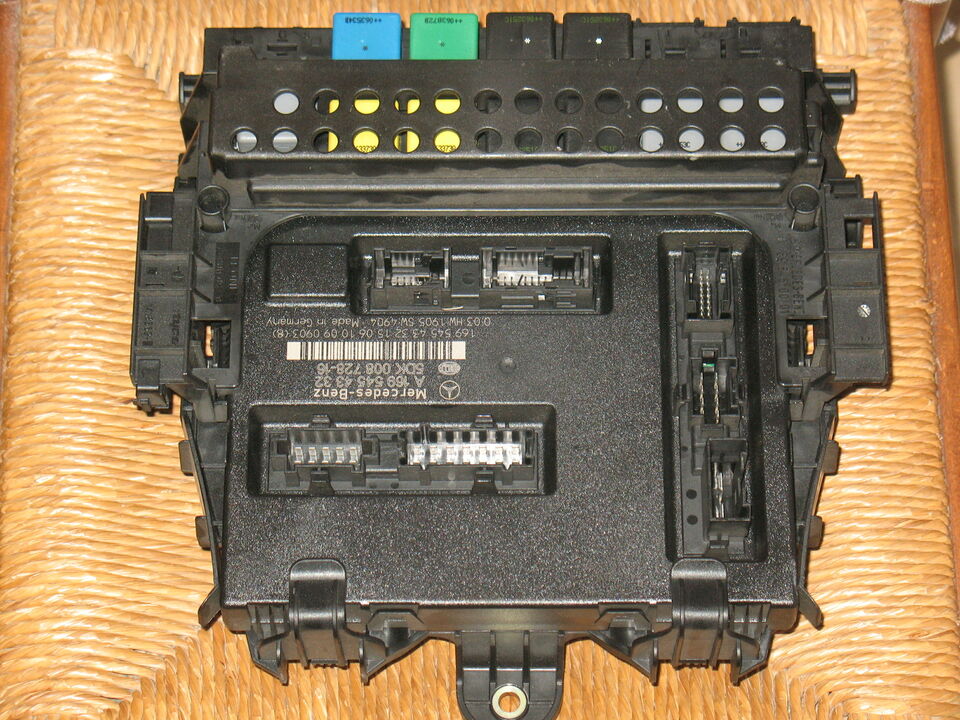 ECU BODY COMPUTER MERCEDES A1695454332 5DK00872816 Q:03