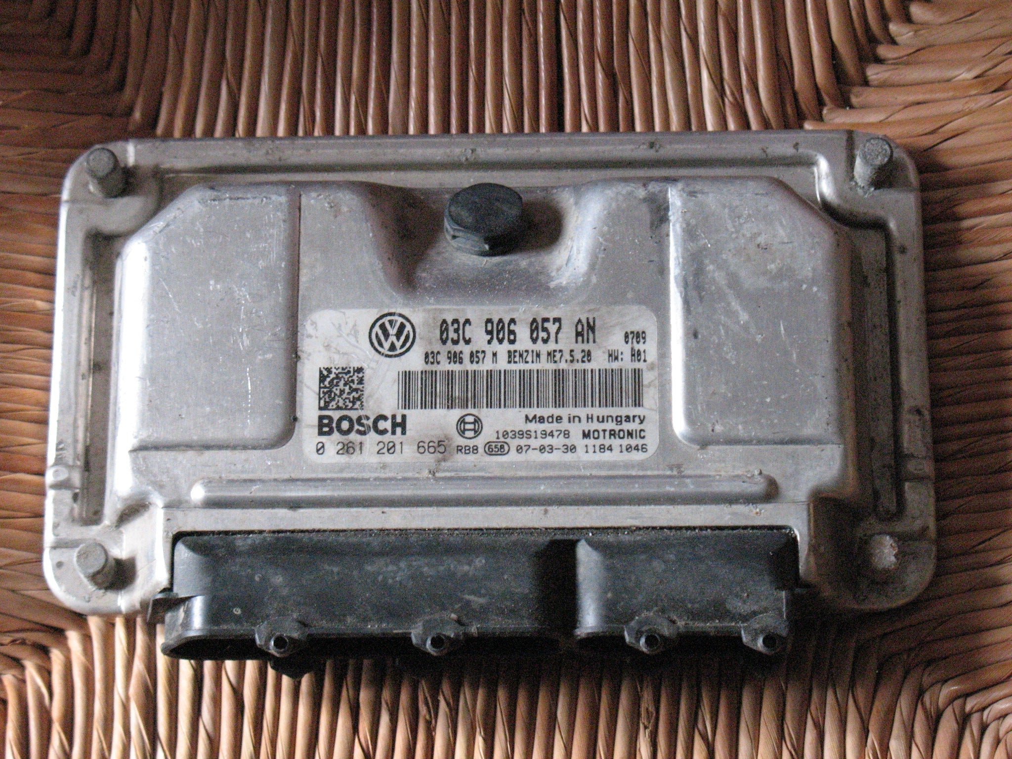 ECU SKODA ROOMSTER 1.6 BOSCH 0261201665 03C906057AN ME7.5.20