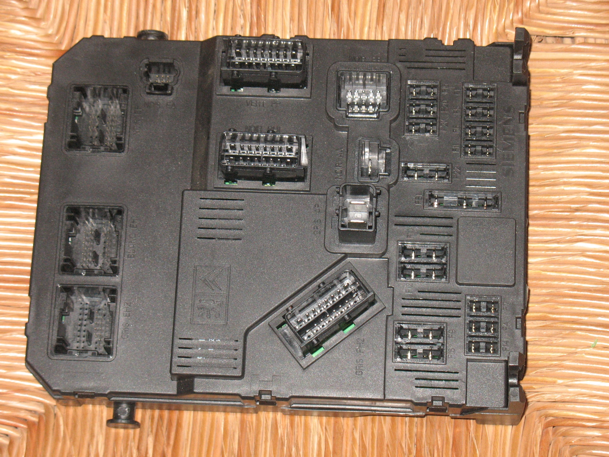 BSI VIERGE PEUGEOT PARTNER CITROEN BERLINGO E01-00 9653667580 HG S118085320E