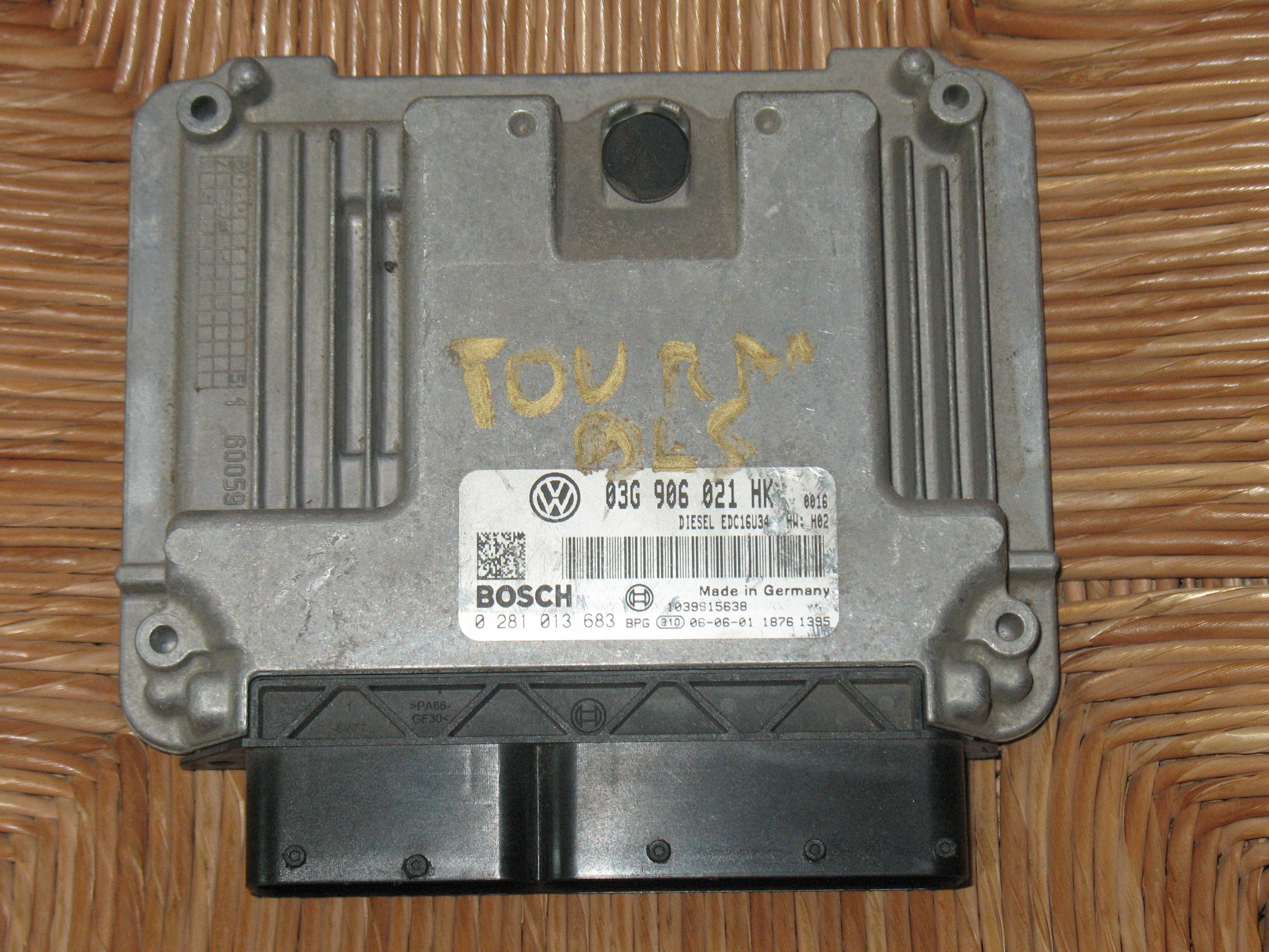 ECU VW Touran 1.9 TDI Bosch 0281013683 03G906021HK EDC 16U34-3.42