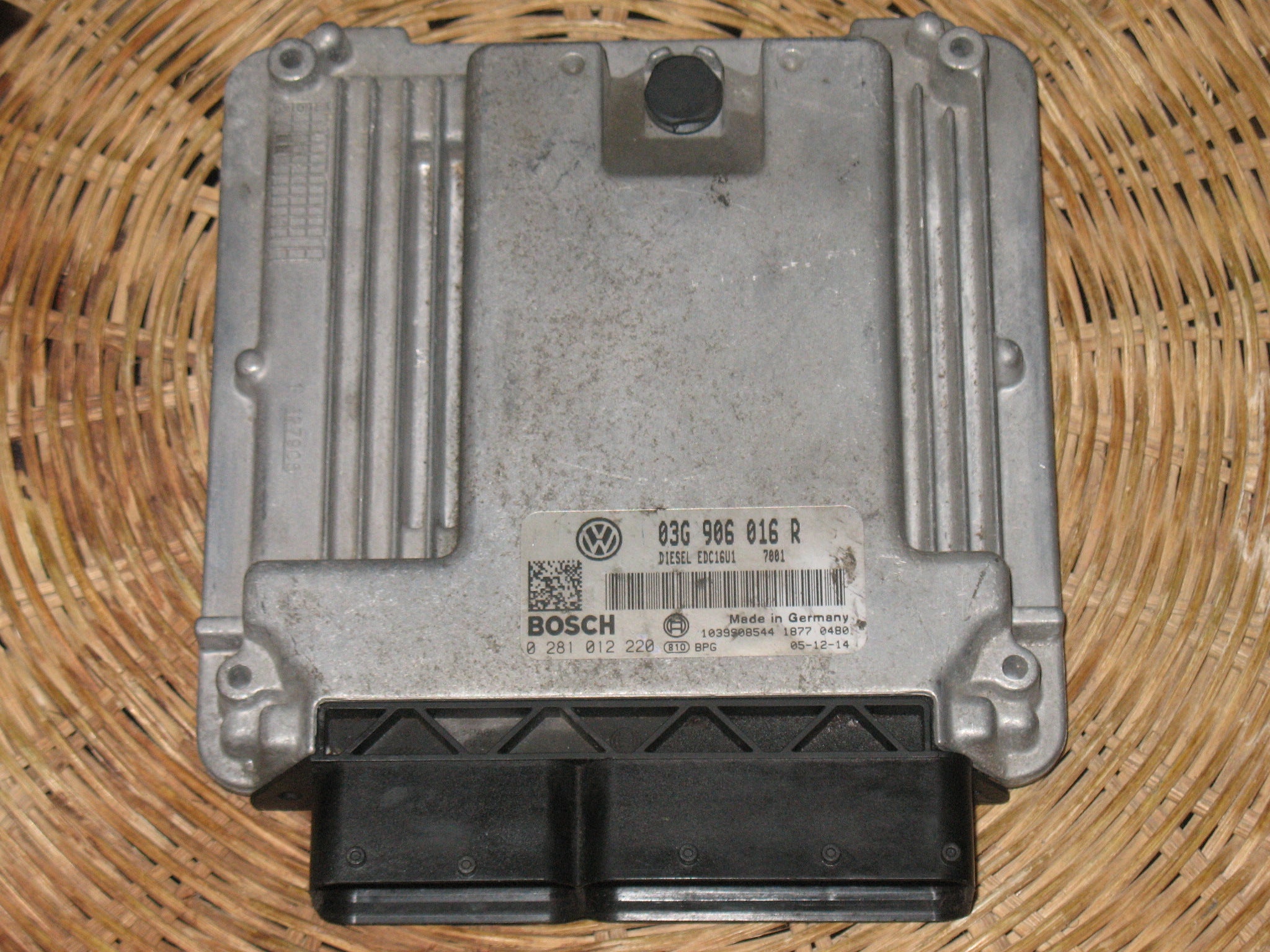 Ecu VW GOLF 1.9 TDI 03G906016R BOSCH 0281012220 EDC 16U1-5.41