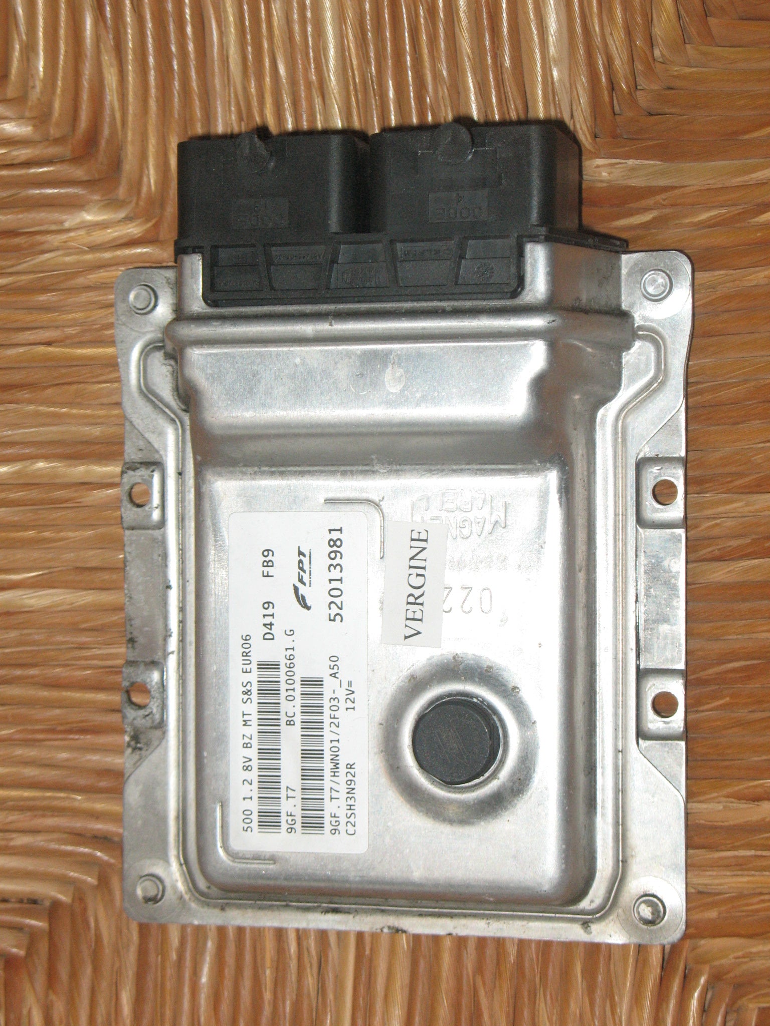 ECU FIAT 500 1.2 52013981 NUMERO 9GF.T7 HWN01 2F03-A50 NUMERO BC.0100661.G