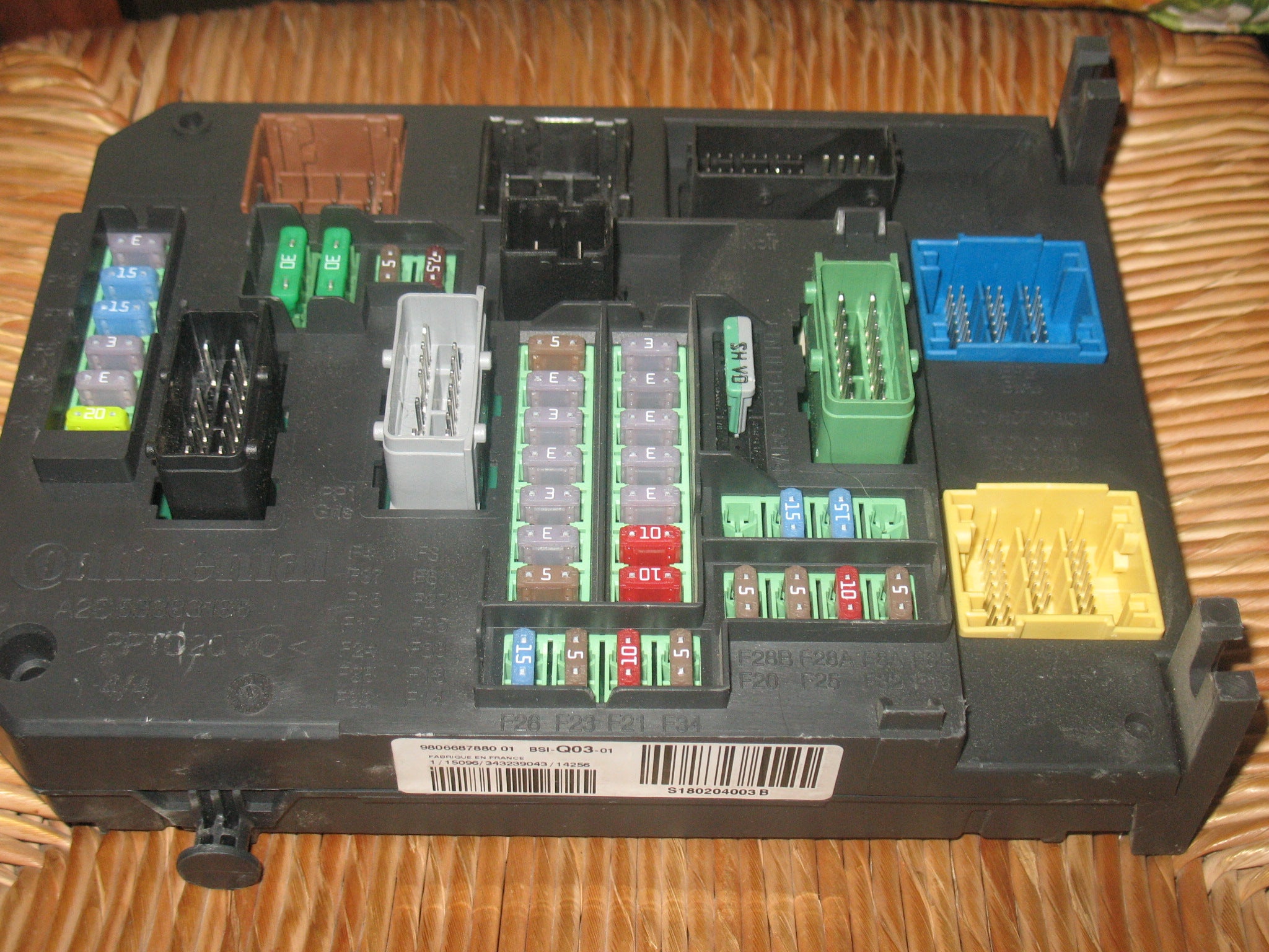 S180204003B BODY COMPUTER REM PEUGEOT 308 II 1.2 B 12V AUT 5M KW96 – 131CV 2015 5P SW 49981 9806687880 01 BSI-Q03-01