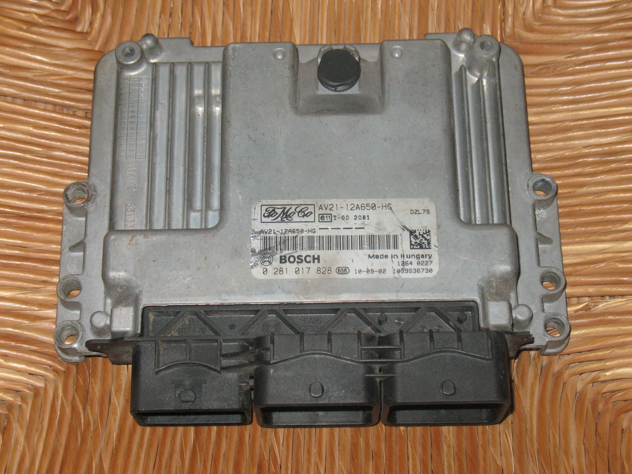 ECU FORD FIESTA 1.6 TDCI FOMOCO 0281017828 AV21-12A650 HG DZL7S EDC 17C10-5.20