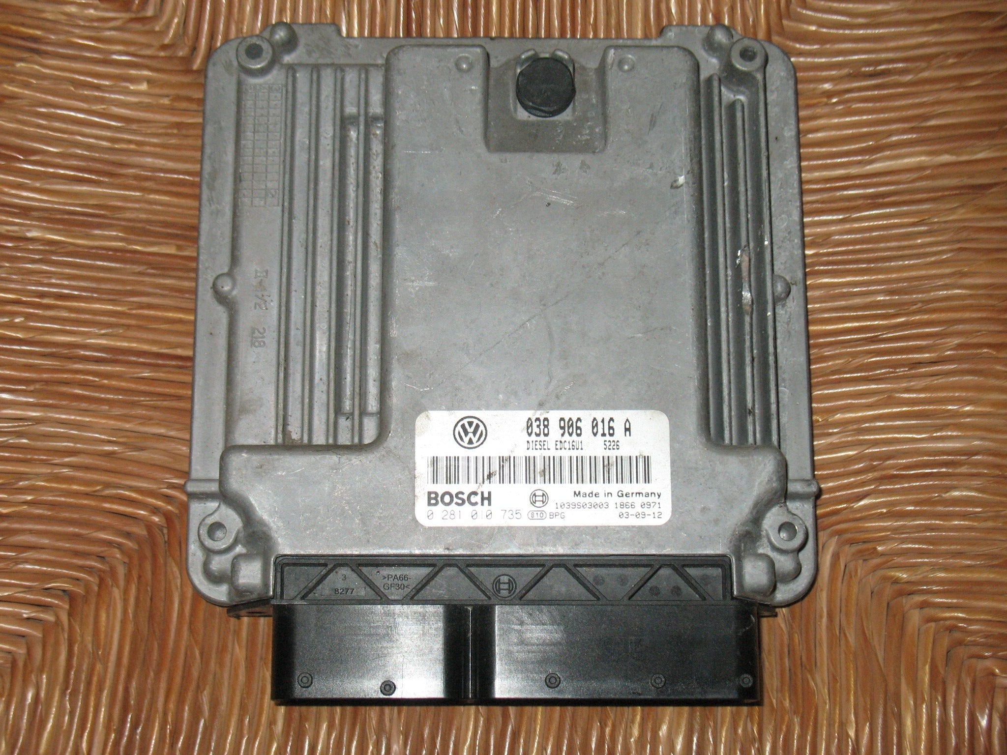 ECU VOLKSWAGEN T5 1.9 TDI BOSCH 0281010735 038906016A EDC 16U1-5.44