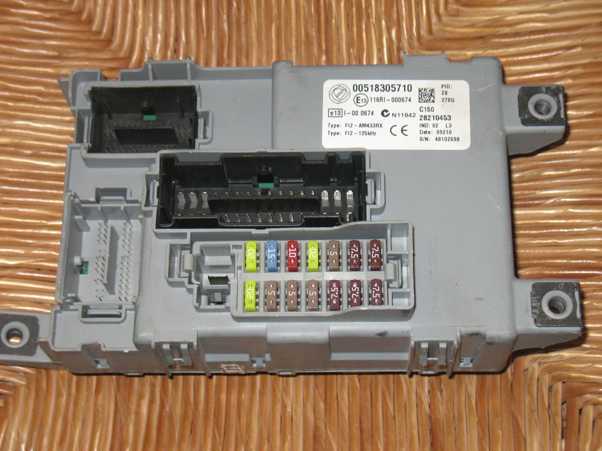 Fiat 500 Body Computer BCM Delphi 00518305710 518305710 28210453