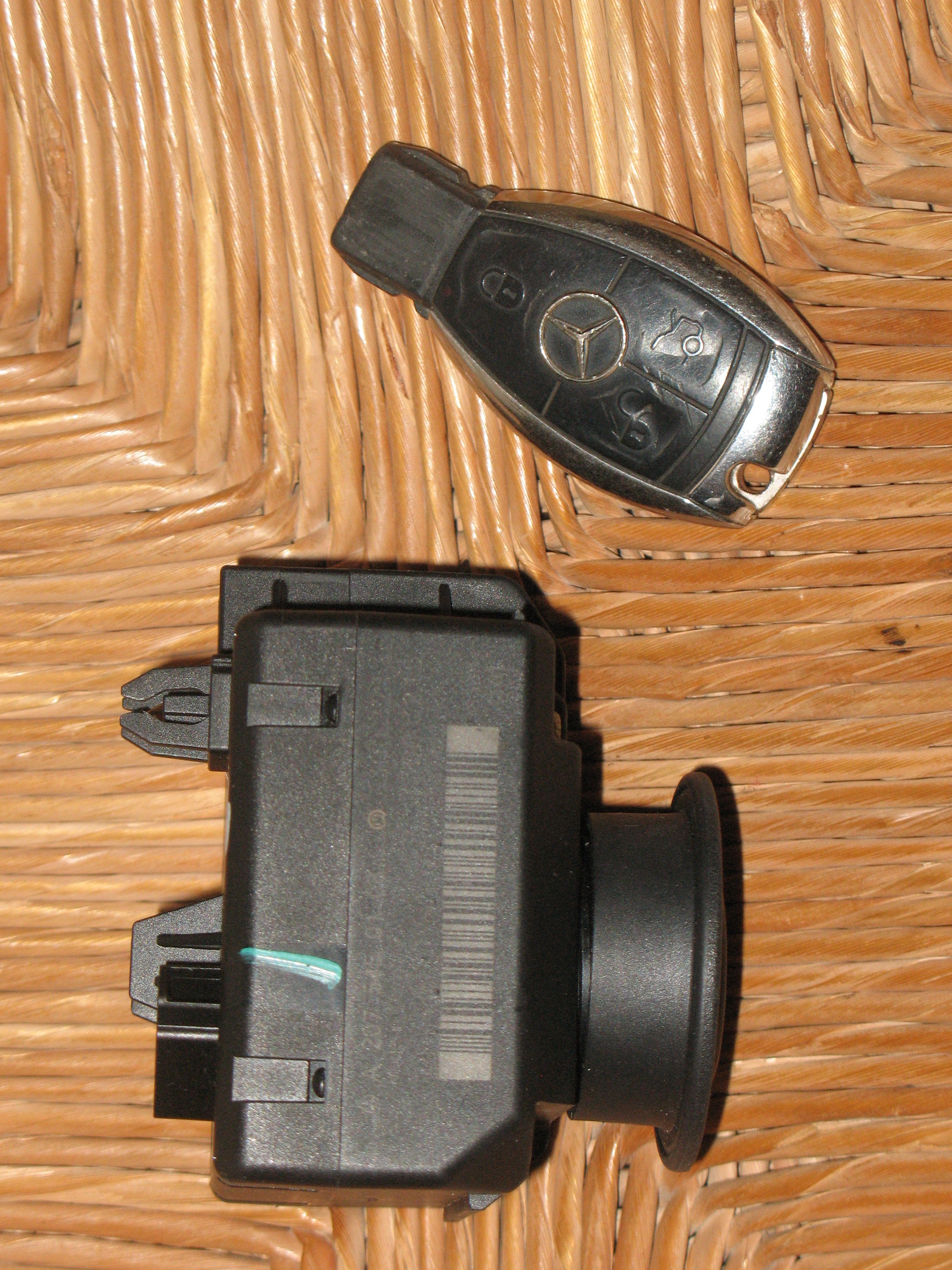 A2075450108 BLOCCHETTO ACCENSIONE CON CHIAVE MERCEDES W204 A2075450108 BLOCCHETTO ACCENSIONE CON CHIAVE MERCEDES W204