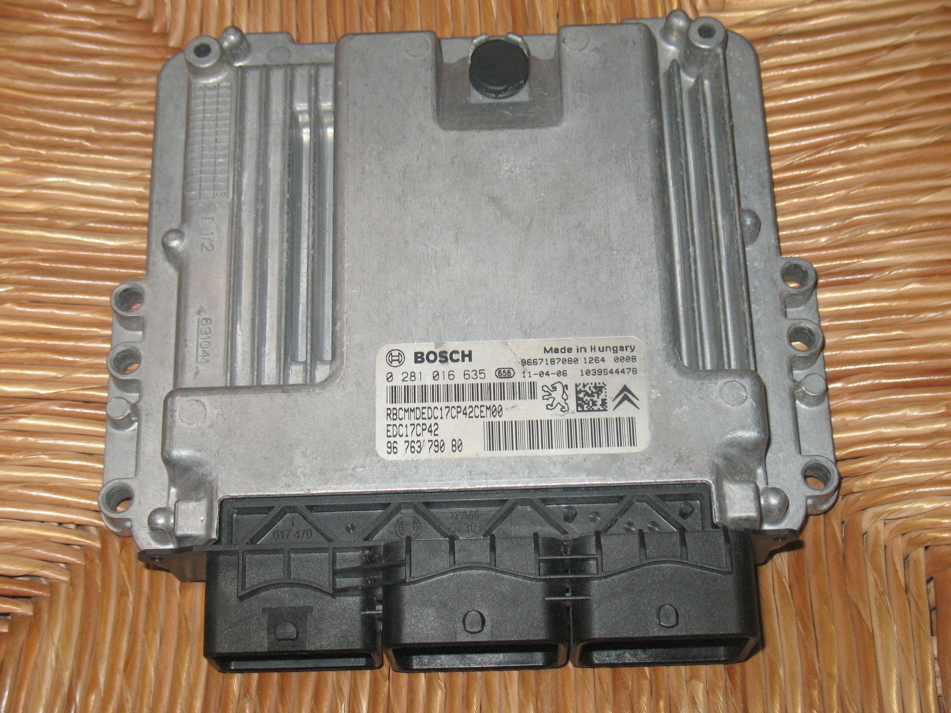 ECU CENTRALINA MOTORE CITROEN PEUGEOT BOSCH 0281016635 9676379080 EDC17CP42