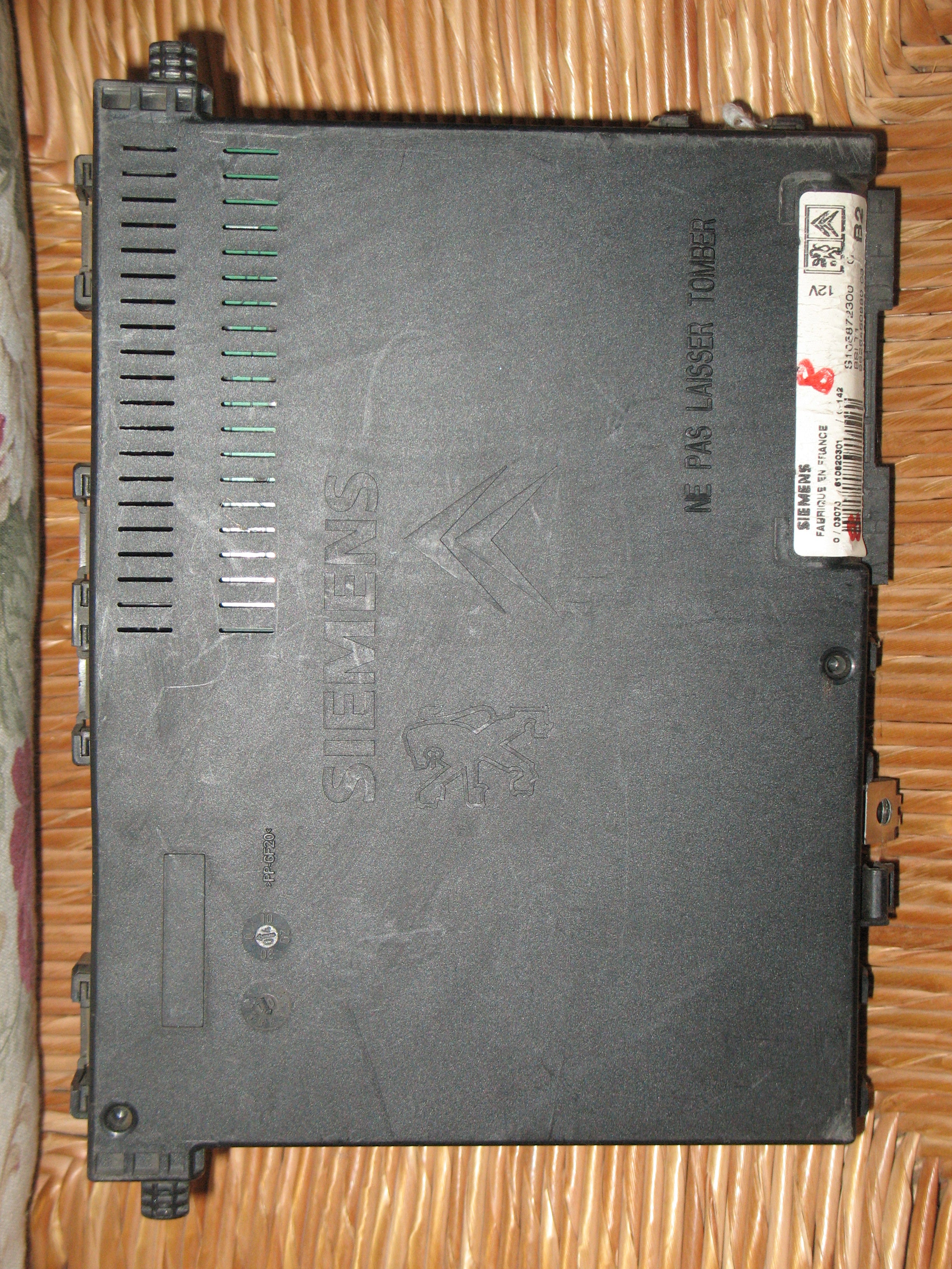 BODY COMPUTER PEUGEOT 206 9626460880 03 S105872300 G