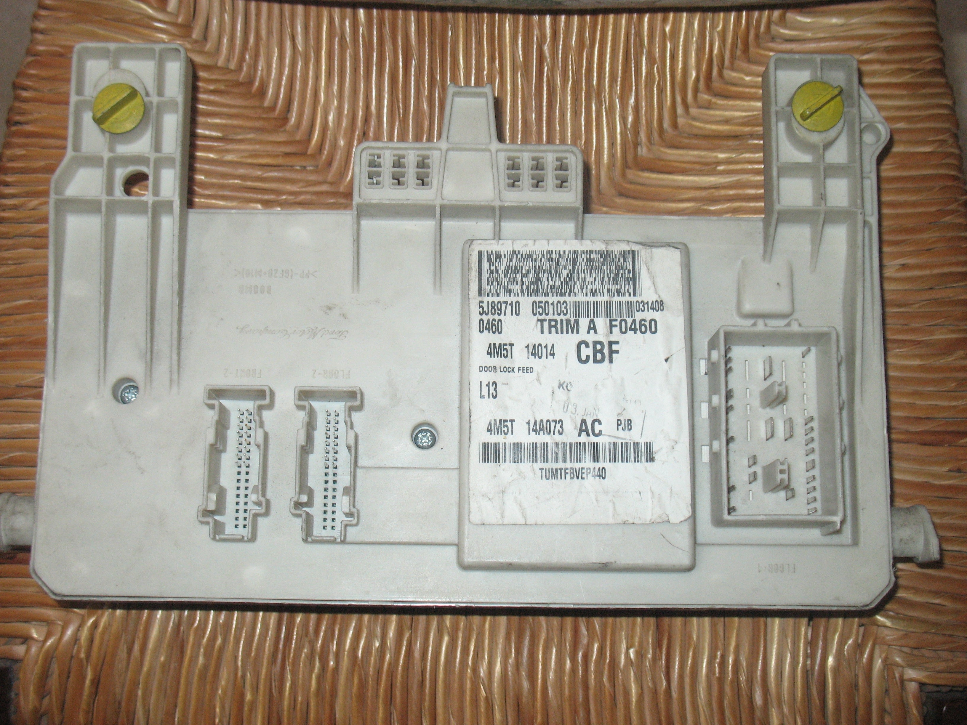 4m5t14a073ac 4m5t-14a073-ac CENTRALINA PORTA FUSIBILI FORD Focus Berlina 3° Serie 1560 Diesel (2005) RICAMBI USATI 4m5t14014cbf 4m5t-14014-cbf  4m5t 14014 cbf