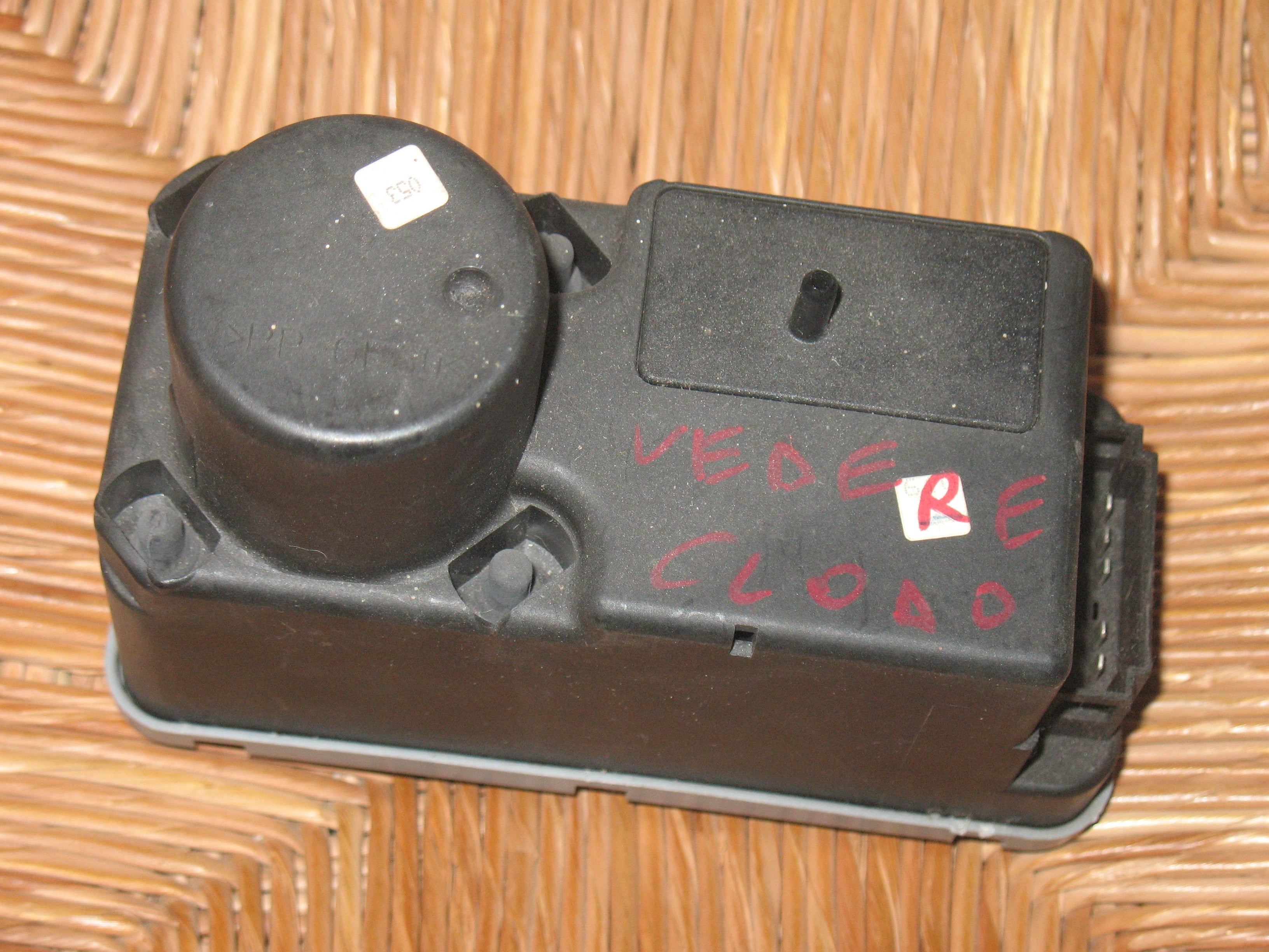 POMPA CENTRALINA CHIUSURA PORTE VW GOLF 3 POLO COD. 1H0962257