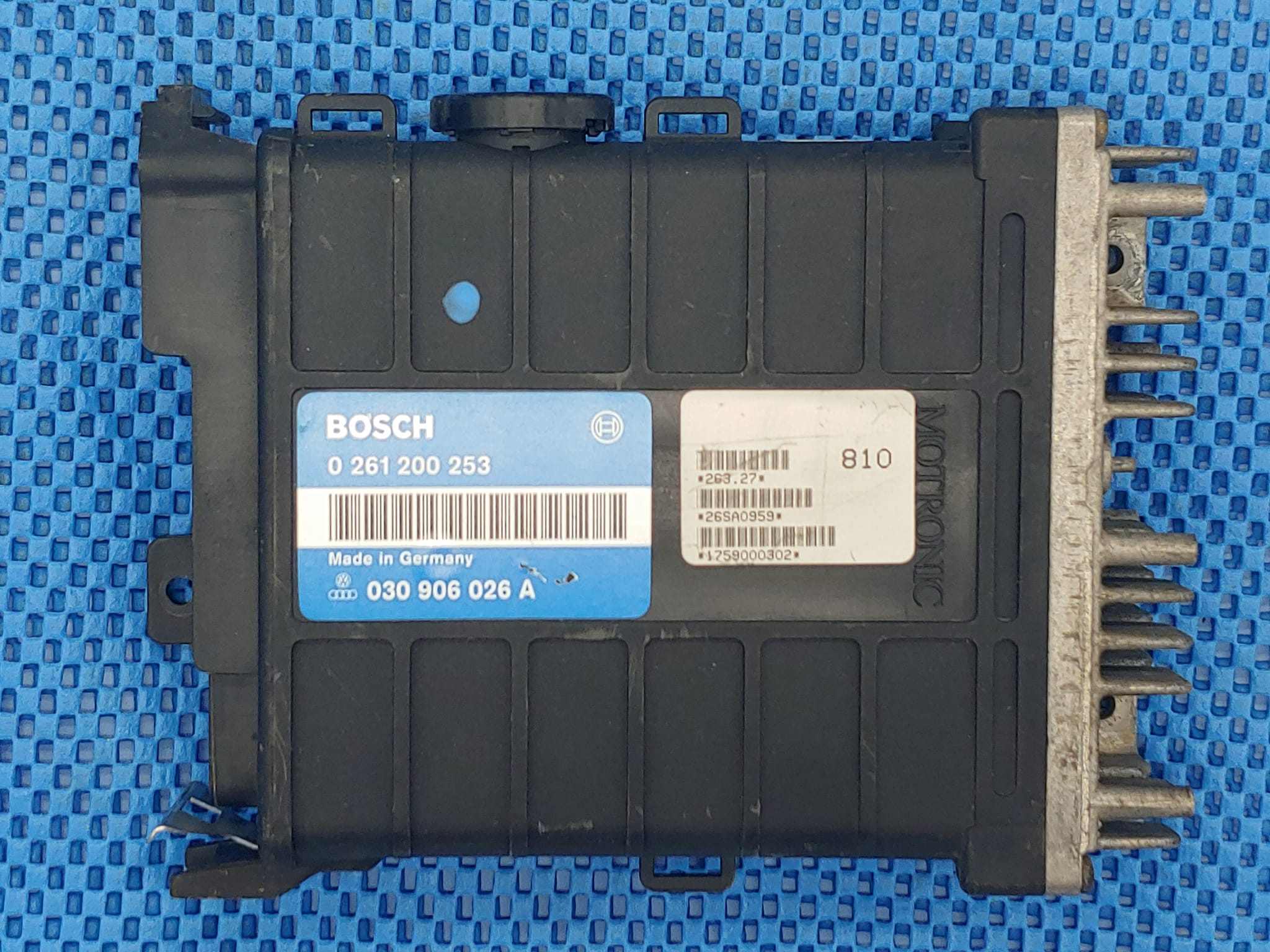 Volkswagen POLO 1.0 1990-91 ECU BOSCH 0261200253 - 0309 06026A