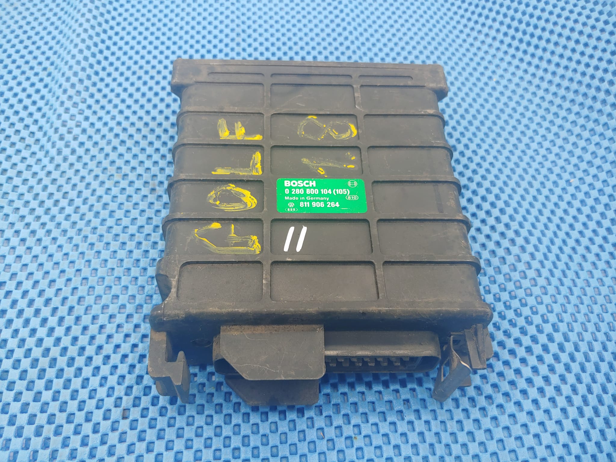 ECU VW AUDI 1.8 0280800104 (105) 811906264 KE2 1
