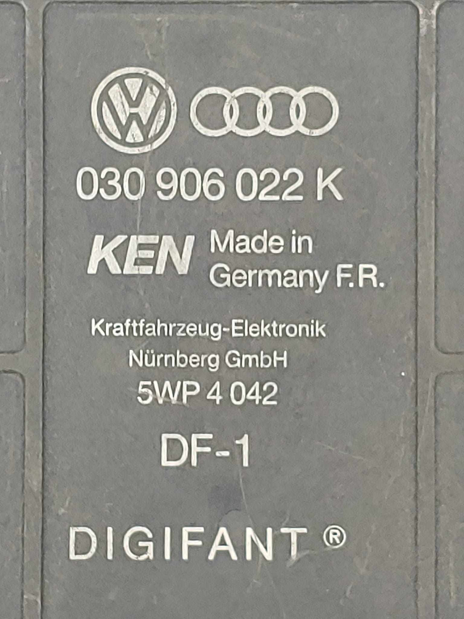 ECU VW AUDI DIGIFANT df-1 5wp4042 030906022k