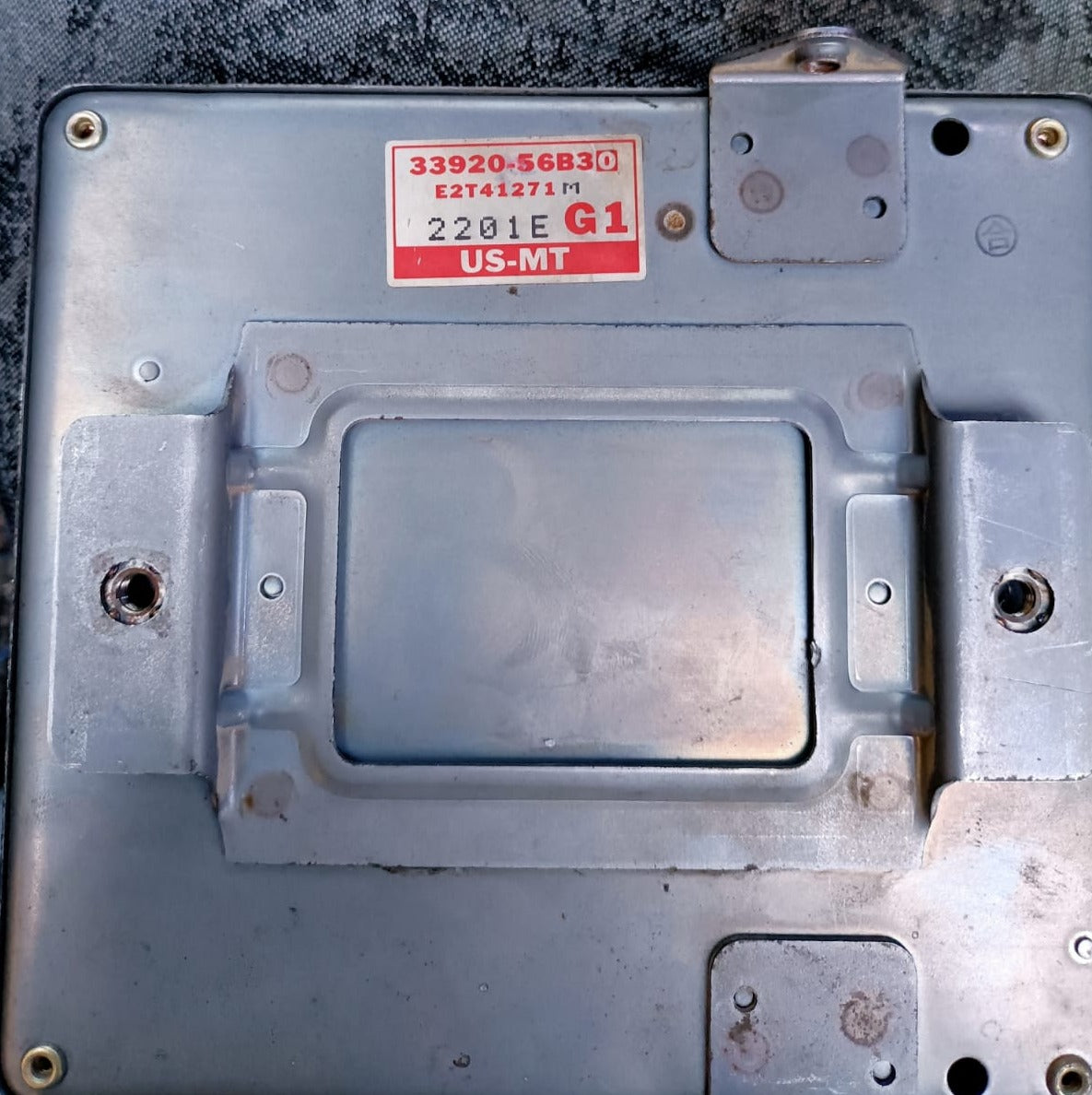 ECU Suzuki Vitara 1600 8V 33920-56B30 E2T41271 M 0903B G1 US-MT