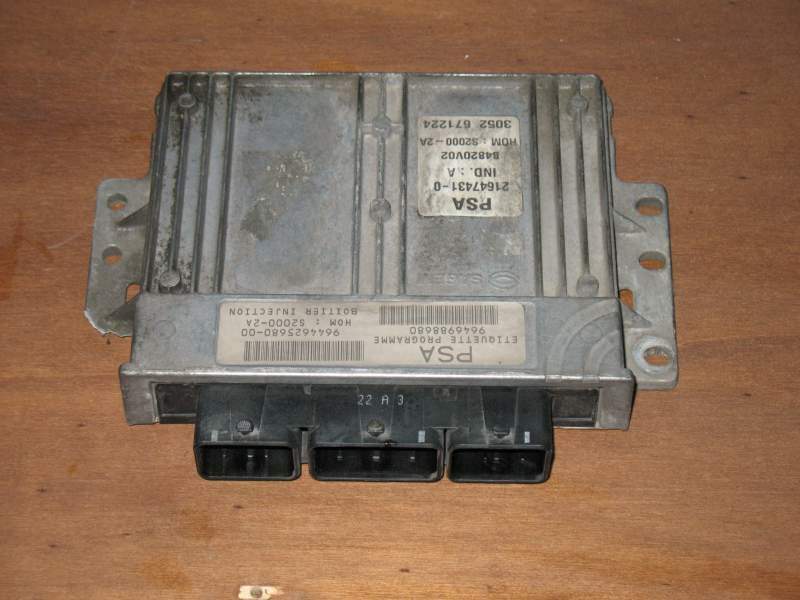 ECU CONTROLLER PEUGEOT 206 1.4 8V 21647431-0, 964698868