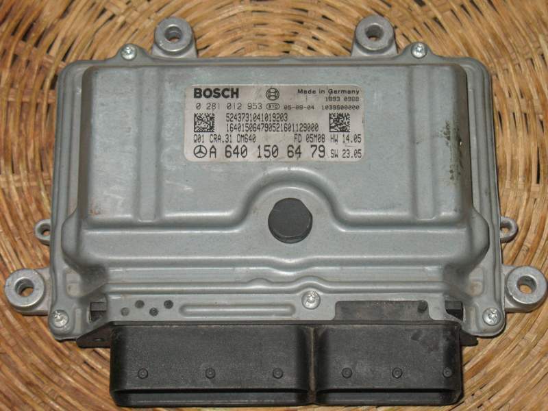 ECU MERCEDES BOSCH 0281012953 A6401506479 EDC16C32 CRA 31